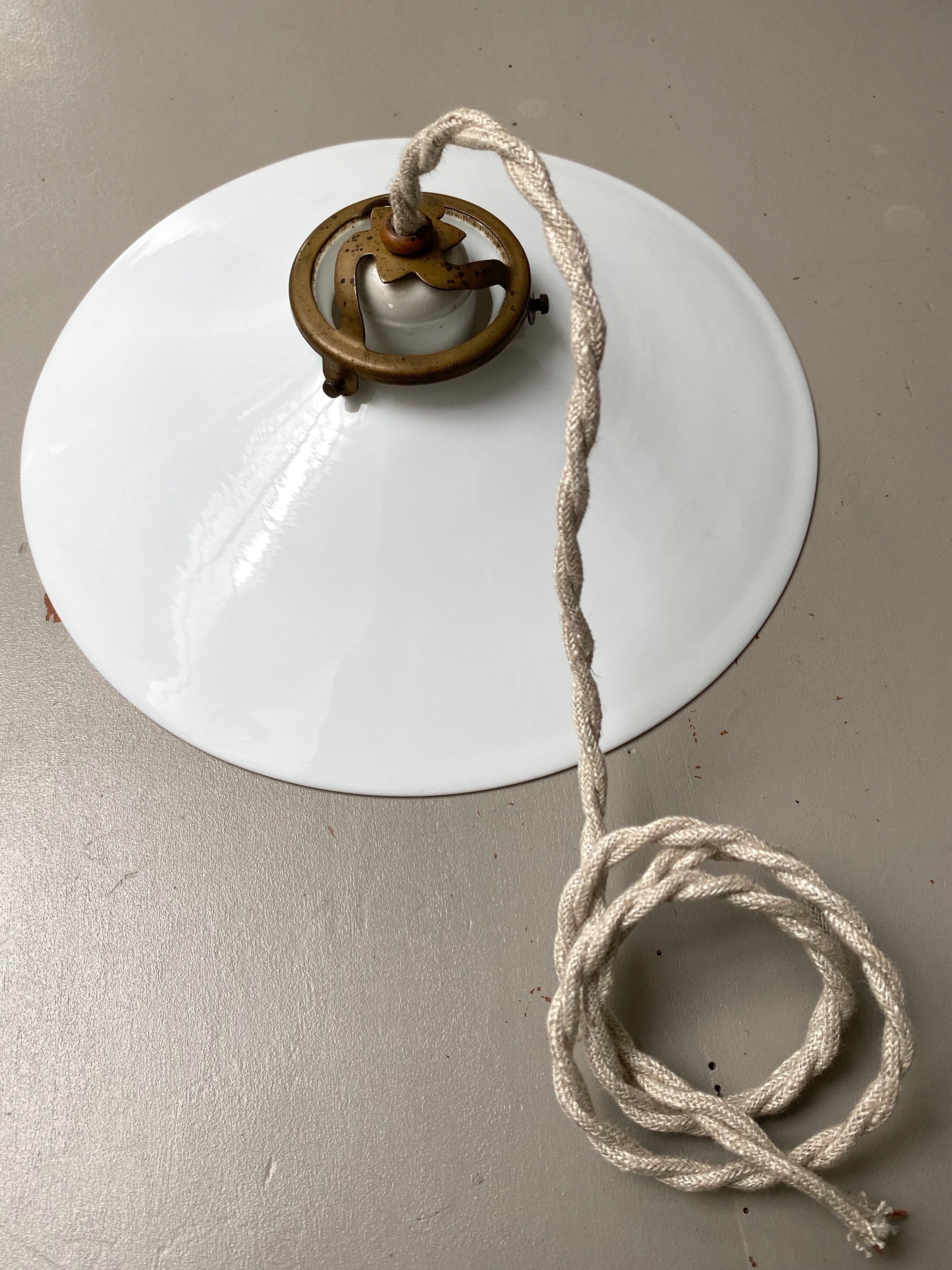 Opaline suspension with porcelain socket