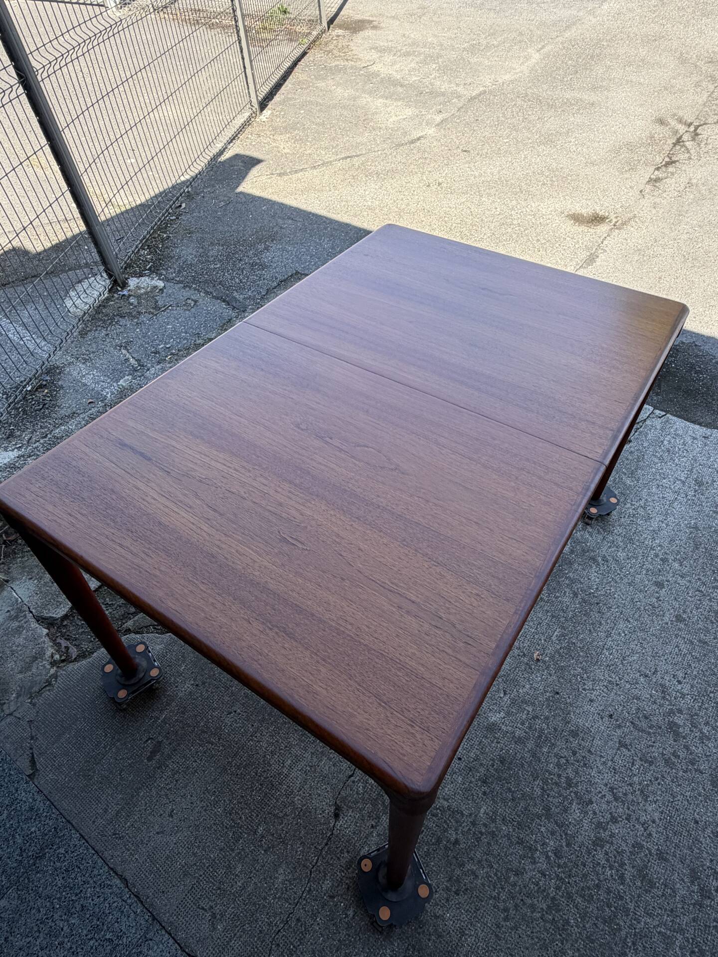 Table danoise en teck HW Klein pour Bramin