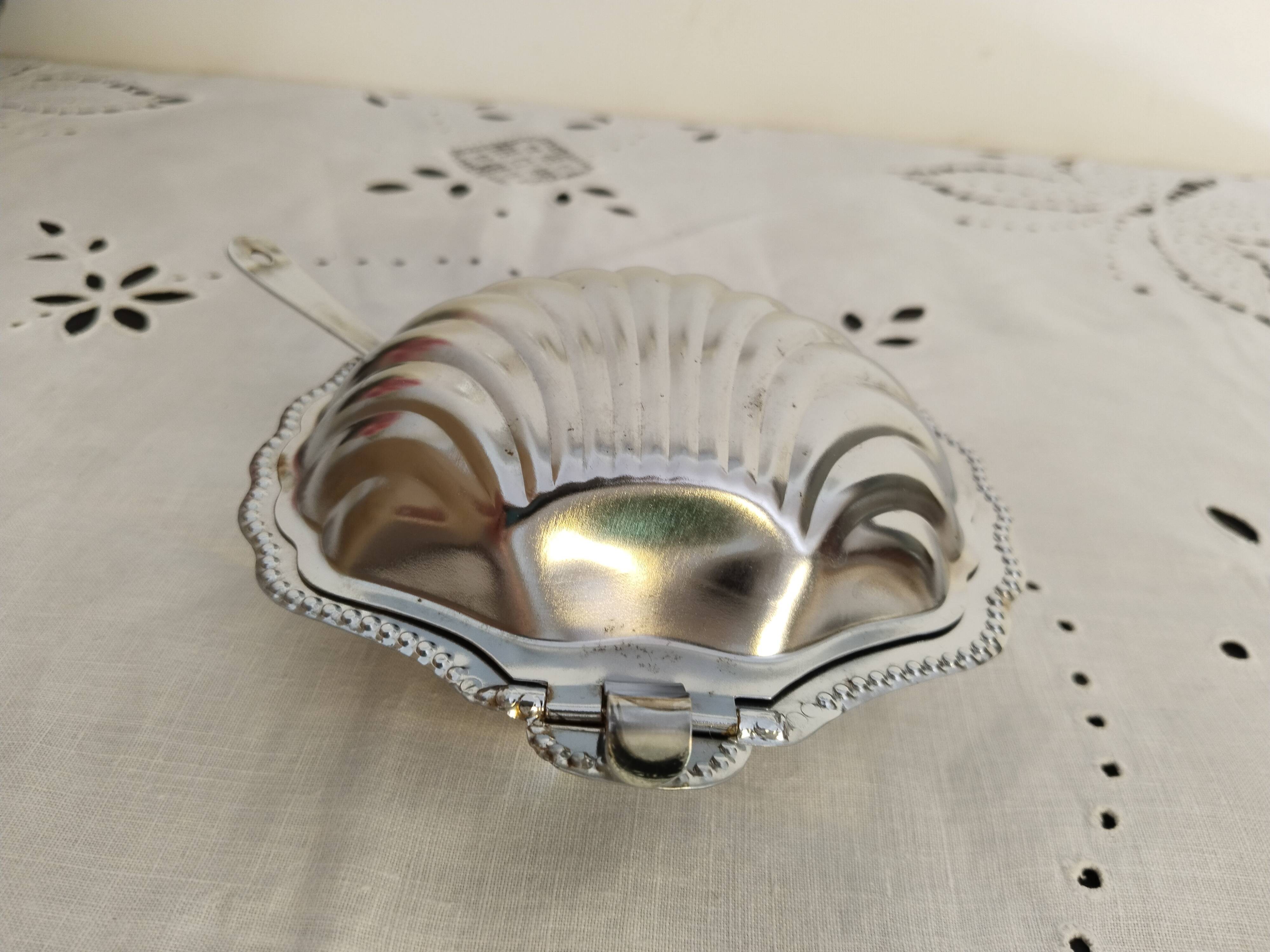 Beurrier coquille Saint Jacques en inox , années 50 , vintage