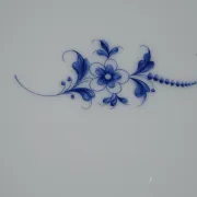 Fine Limoges porcelain dessert service: dish and 12 plates.