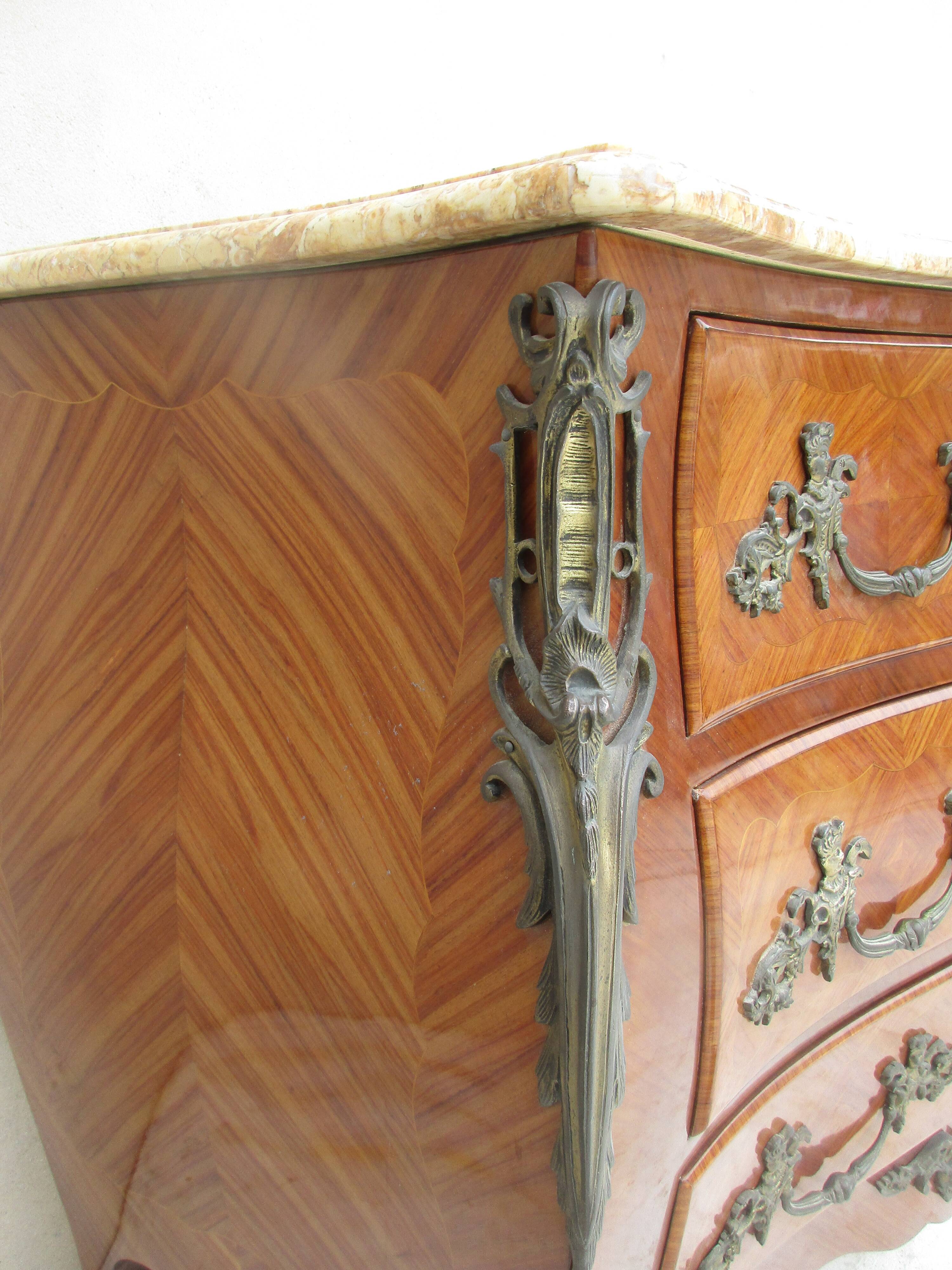 Dresser en marquetry style lLuis XV