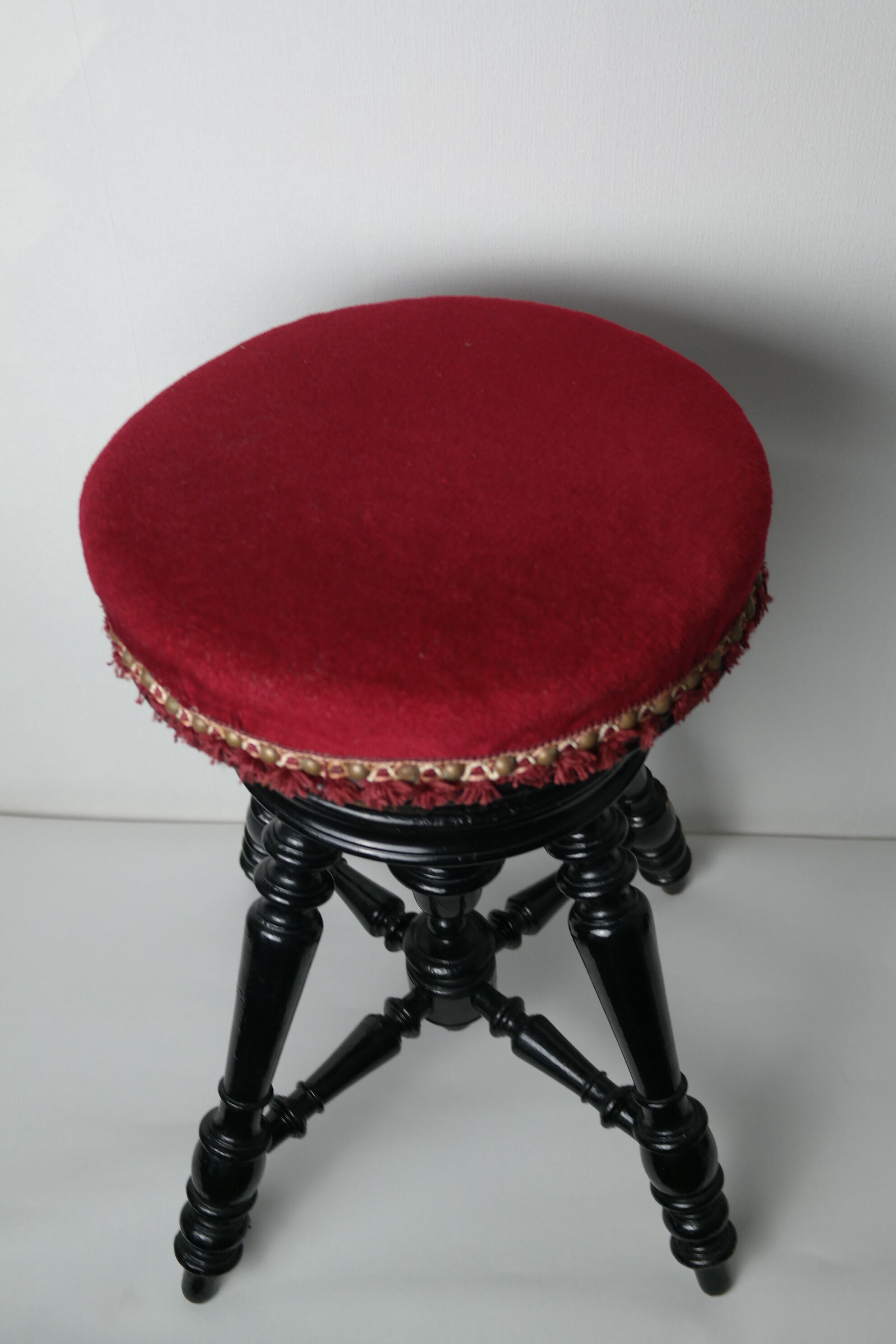 Napoleon III piano stool