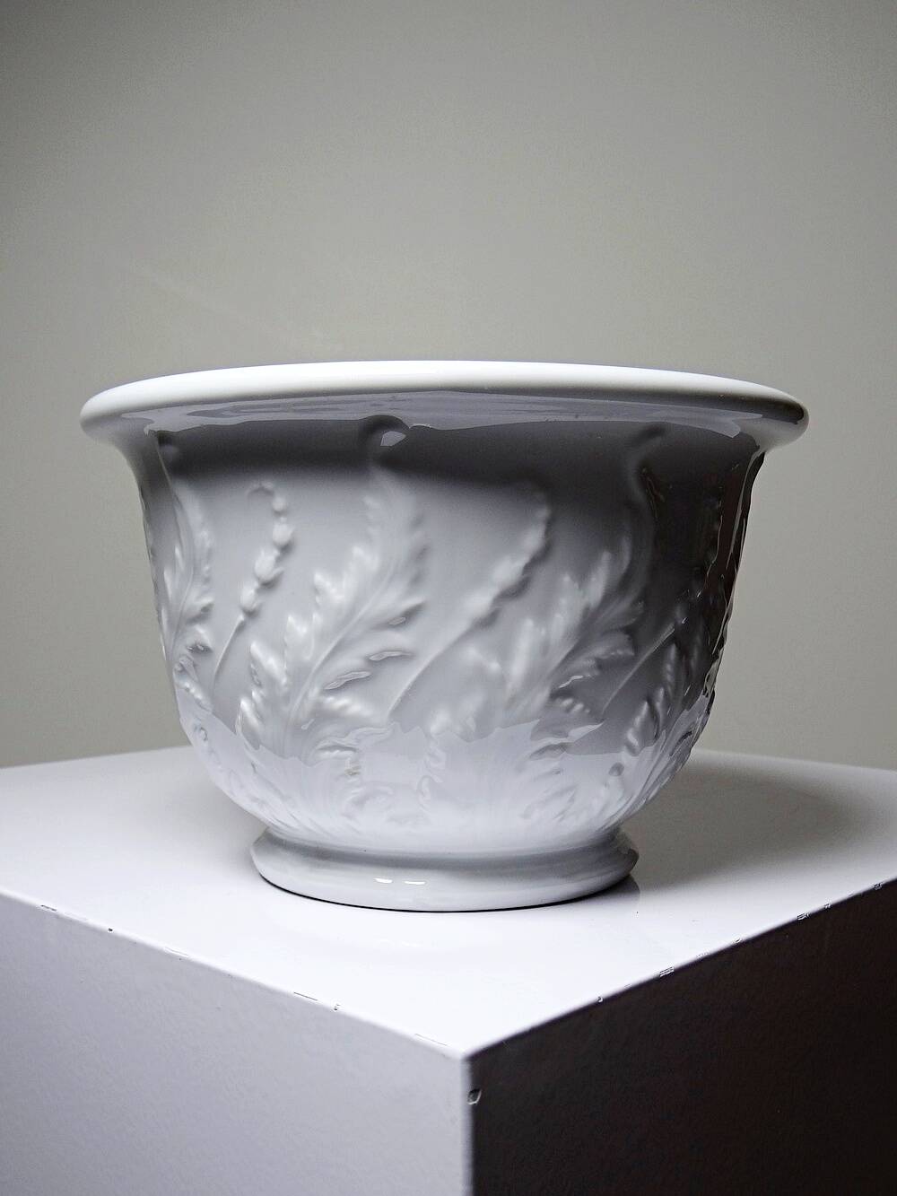 Antique cache-pot in Limoges porcelain with a relief decoration of foliage.