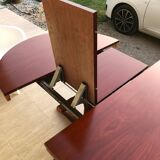 Baumann extendable round table