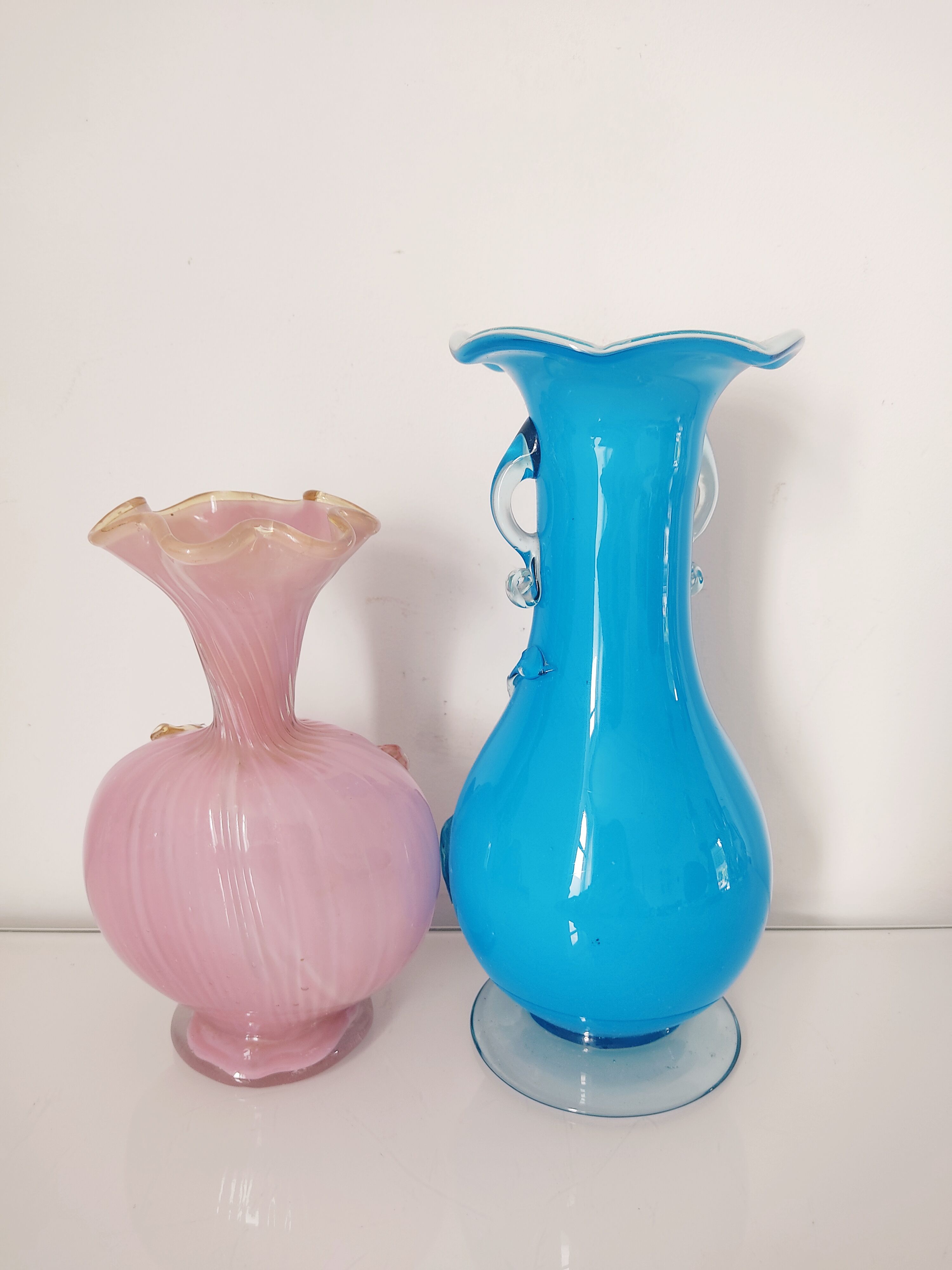 Ensemble de deux vases de Murano fleurs en relief