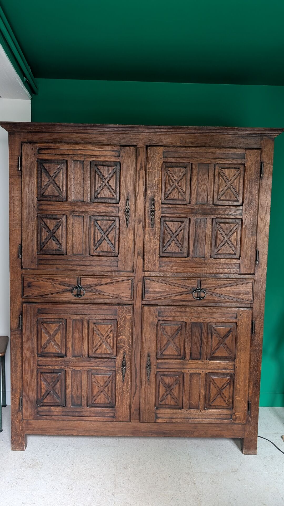 Grand cabinet buffet espagnol