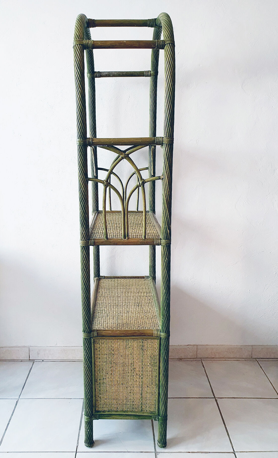 Bamboo shelf & green rattan