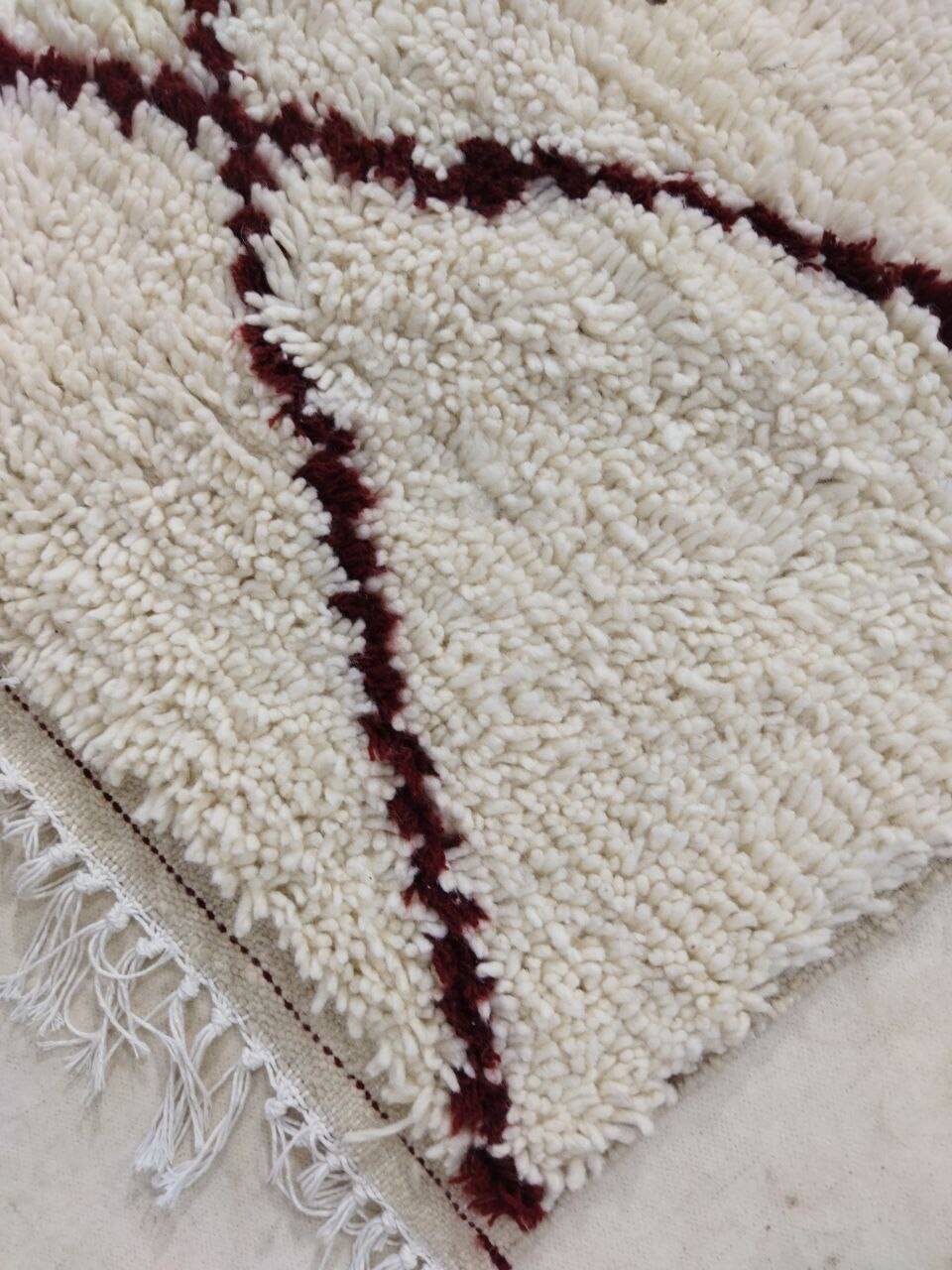 Handcrafted moroccan berber rug 178 x 152 cm