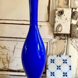 Soliflore ancien en verre bleu