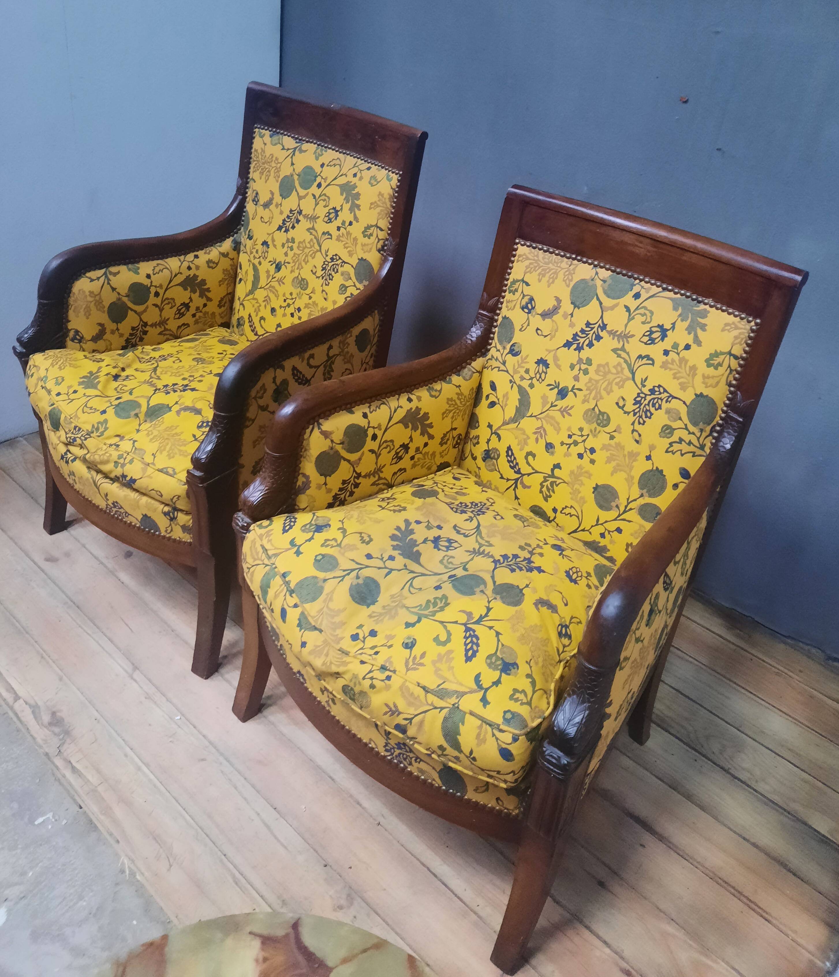 Fake pair of Restoration period shepherdesses