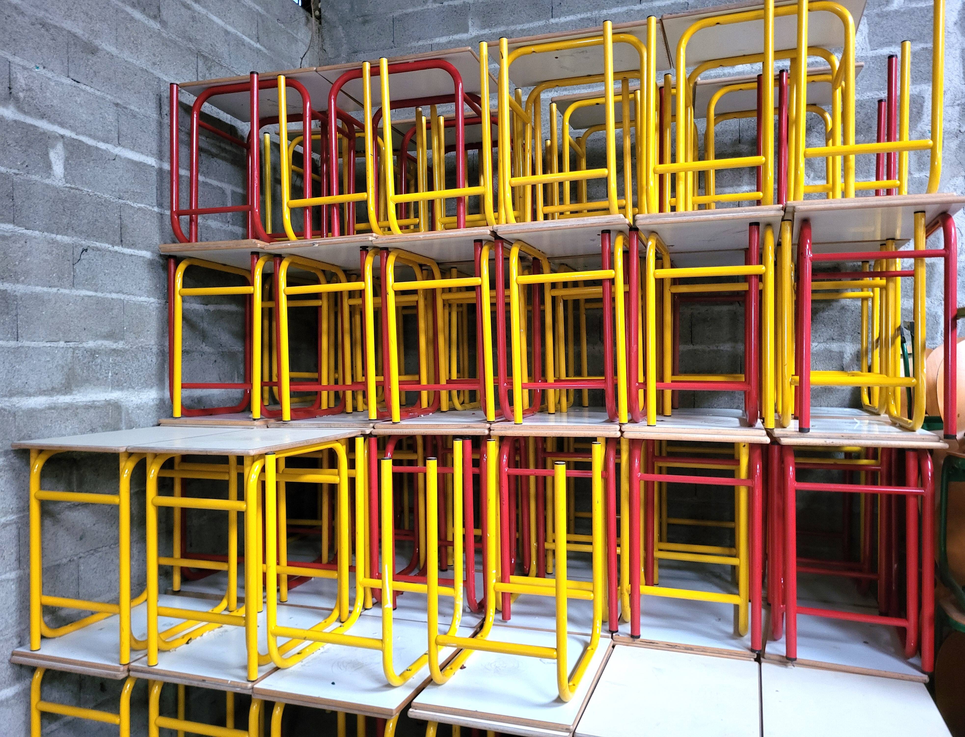 40 Yellow, red school desks and desks from the 80s/90s