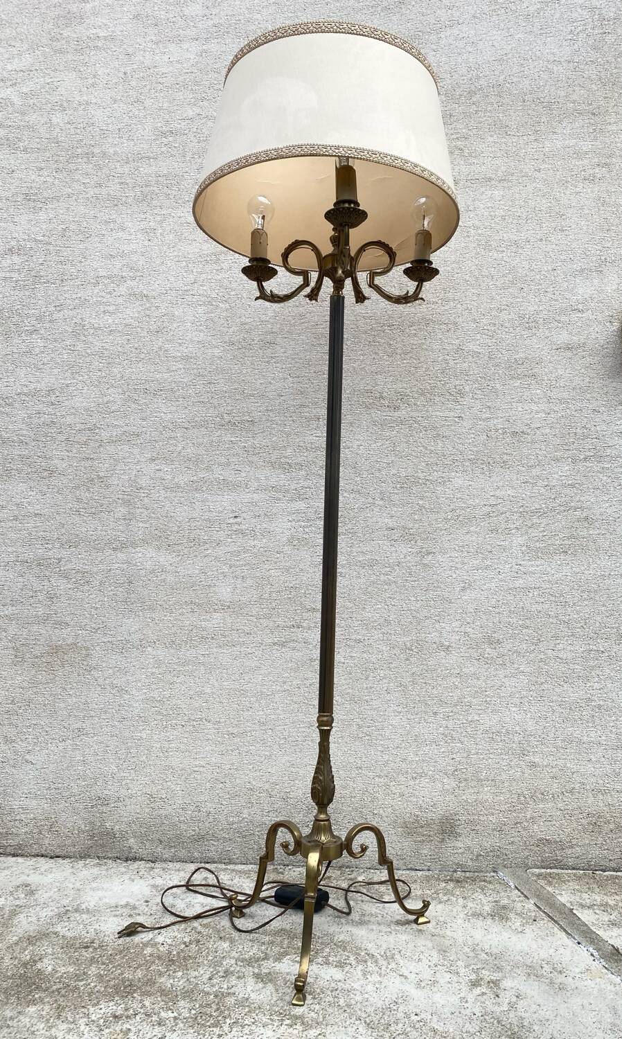 Vintage brass floor lamp with 3 tripod lights