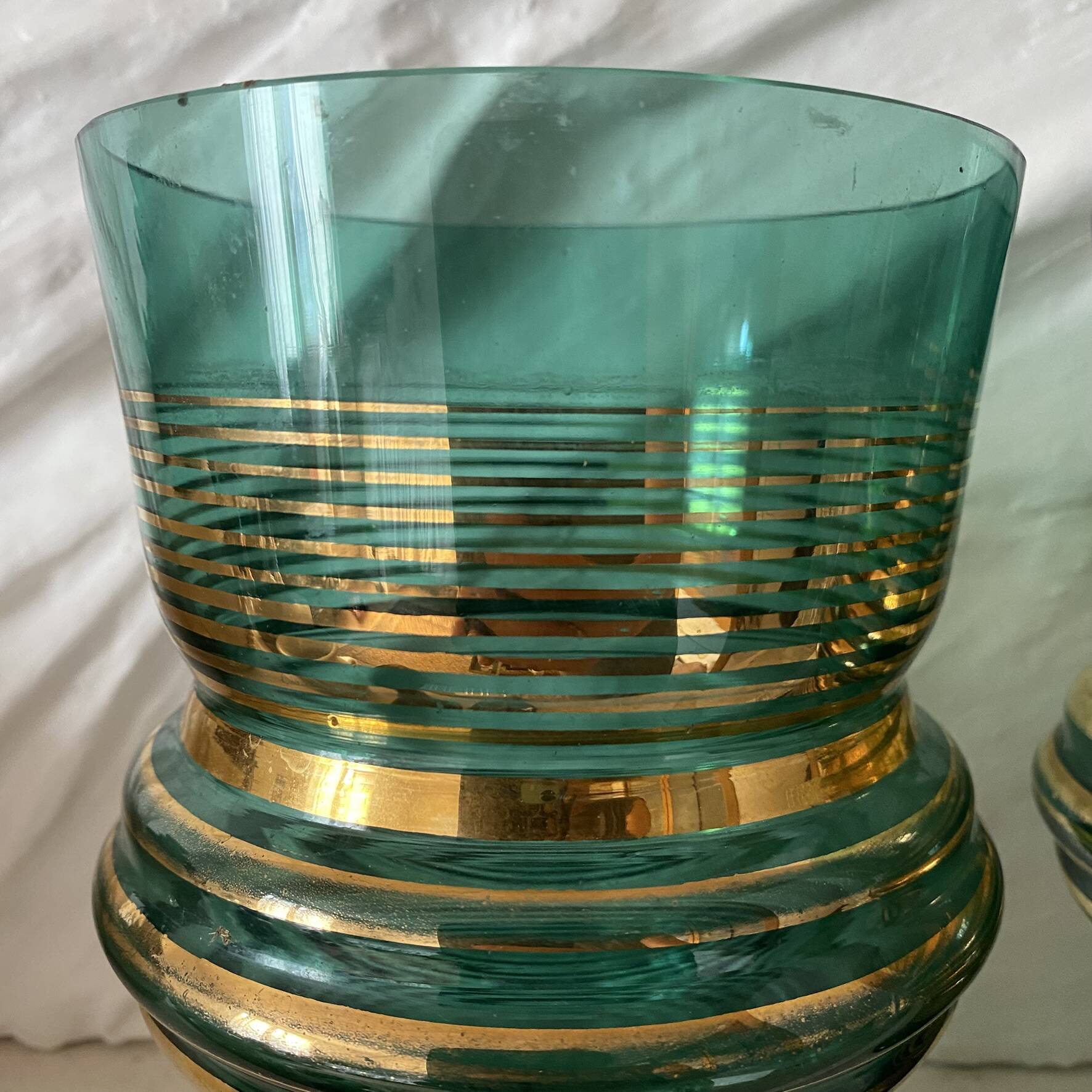 Paire de vases vert émeraude et doré , années 50-60