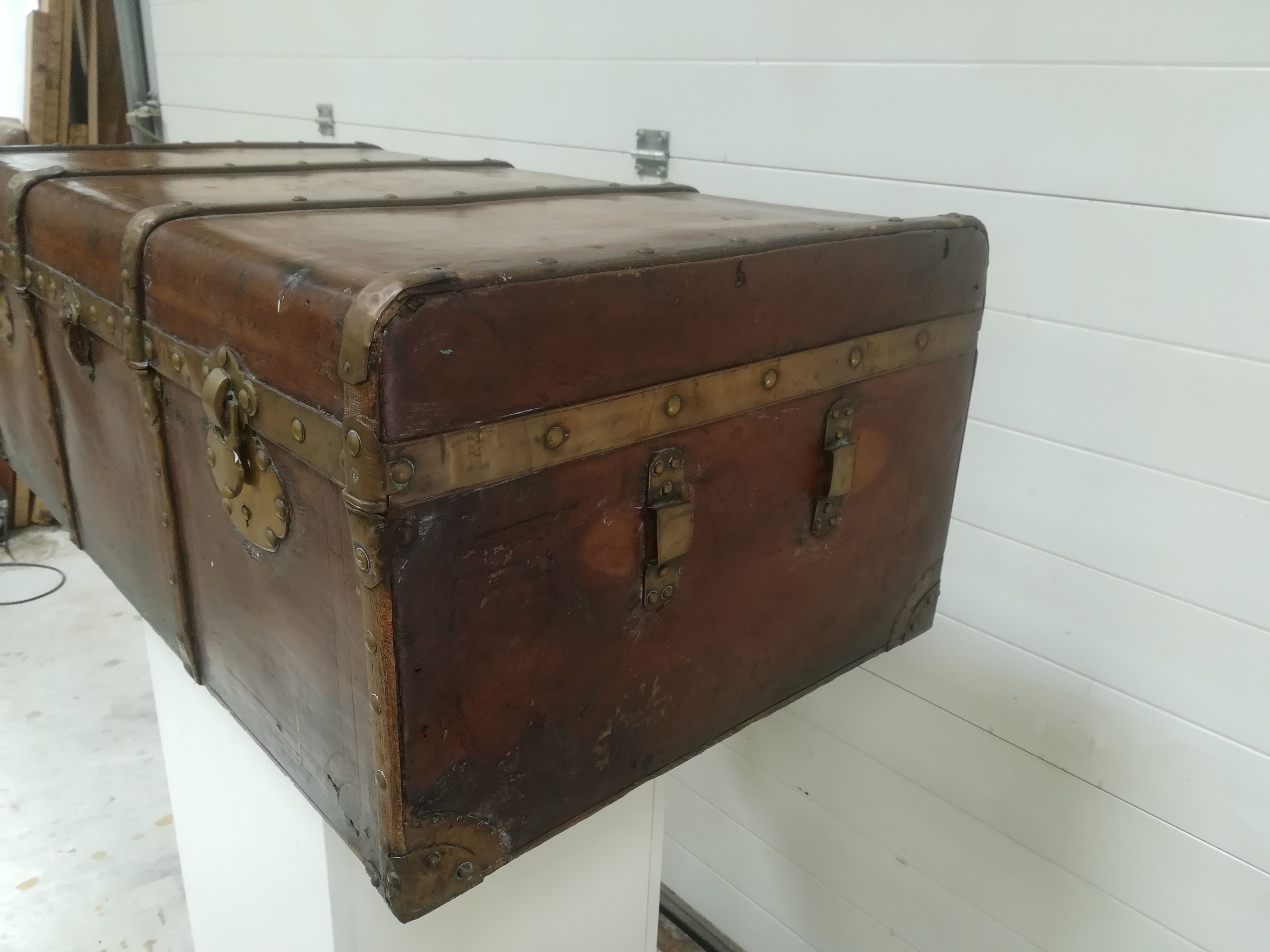 Former trunk Tan Leather