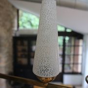 Lustre 6 feux Mid-Century - Opaline et laiton - Style Lunel - Arlus