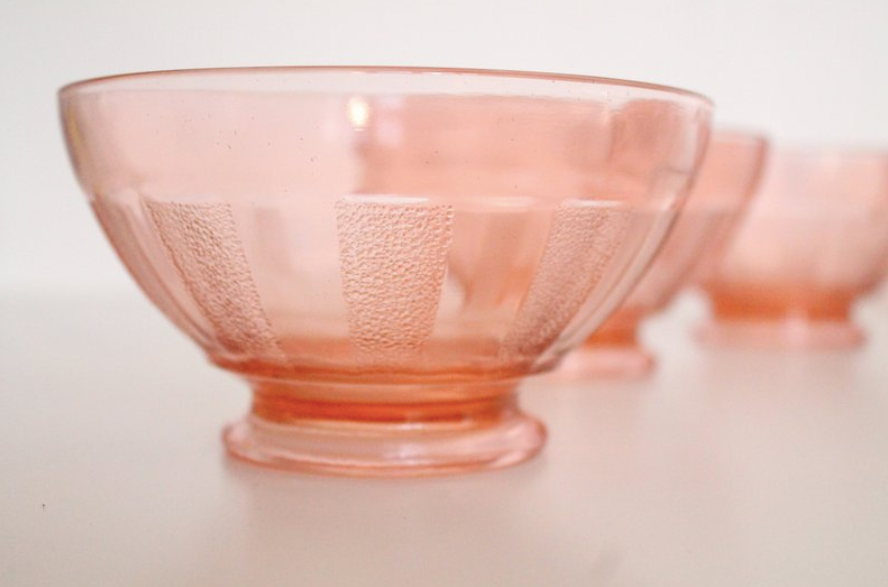 Set of 4 pink glass bowls