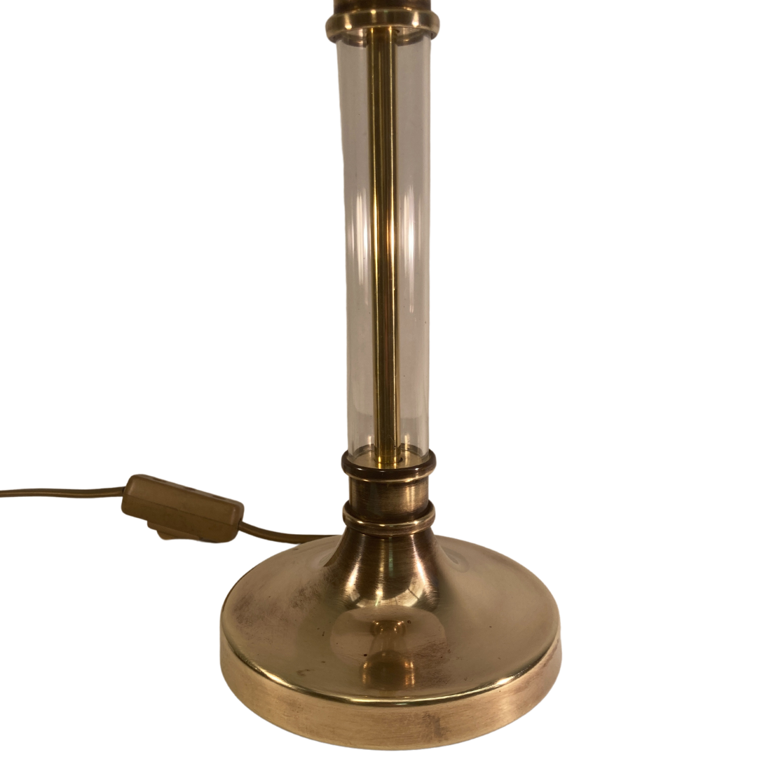Lampe de table ou de bureau art déco en lucite et laiton