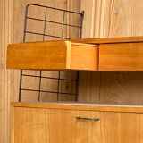 Wall-mounted secretary office