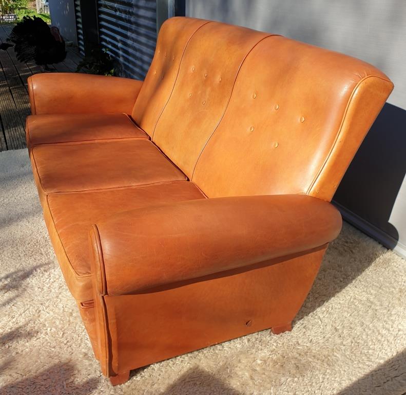 Sofa club leather 3 places buttoned back finish studded and velvet