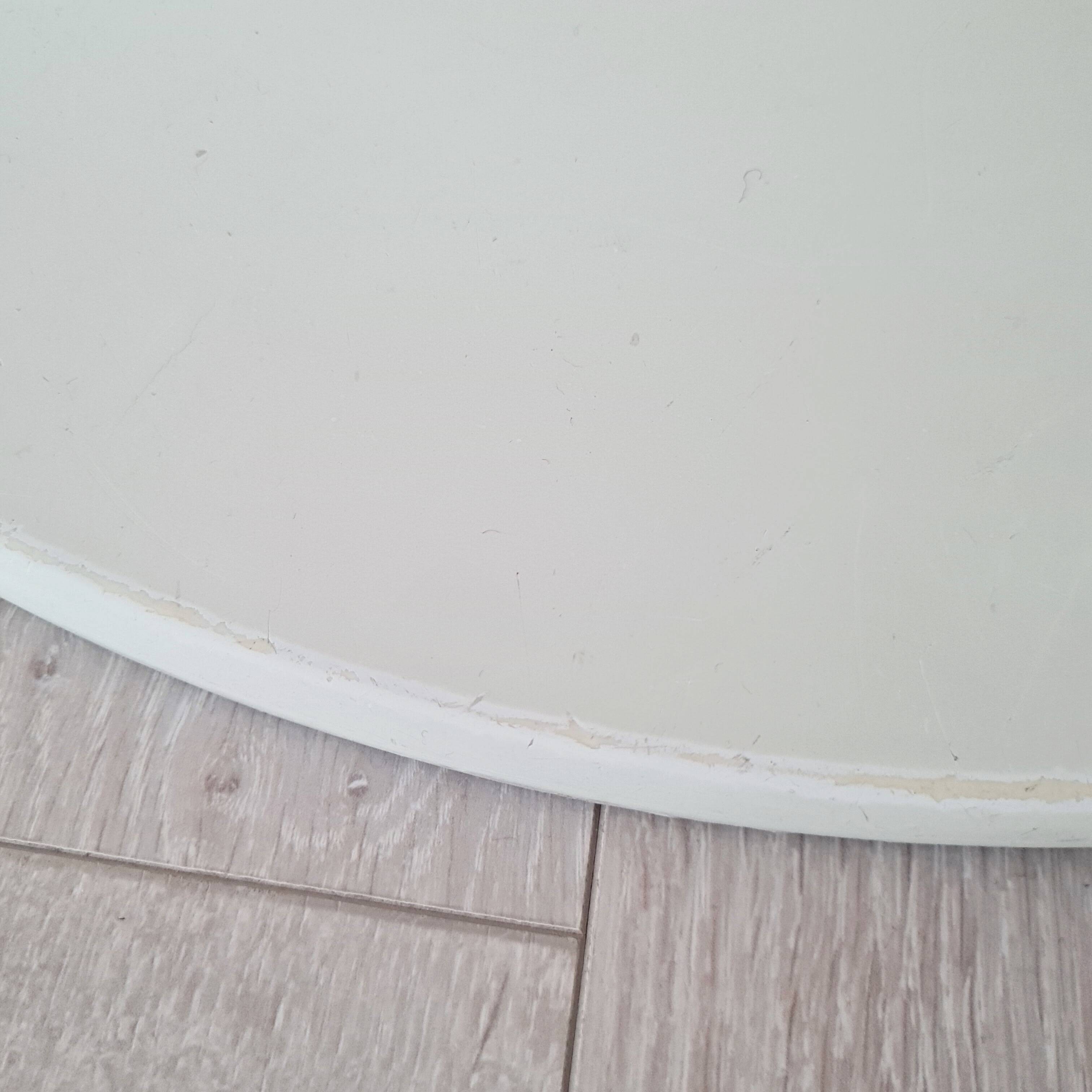 Extendable table with tulip base, round oval wooden top