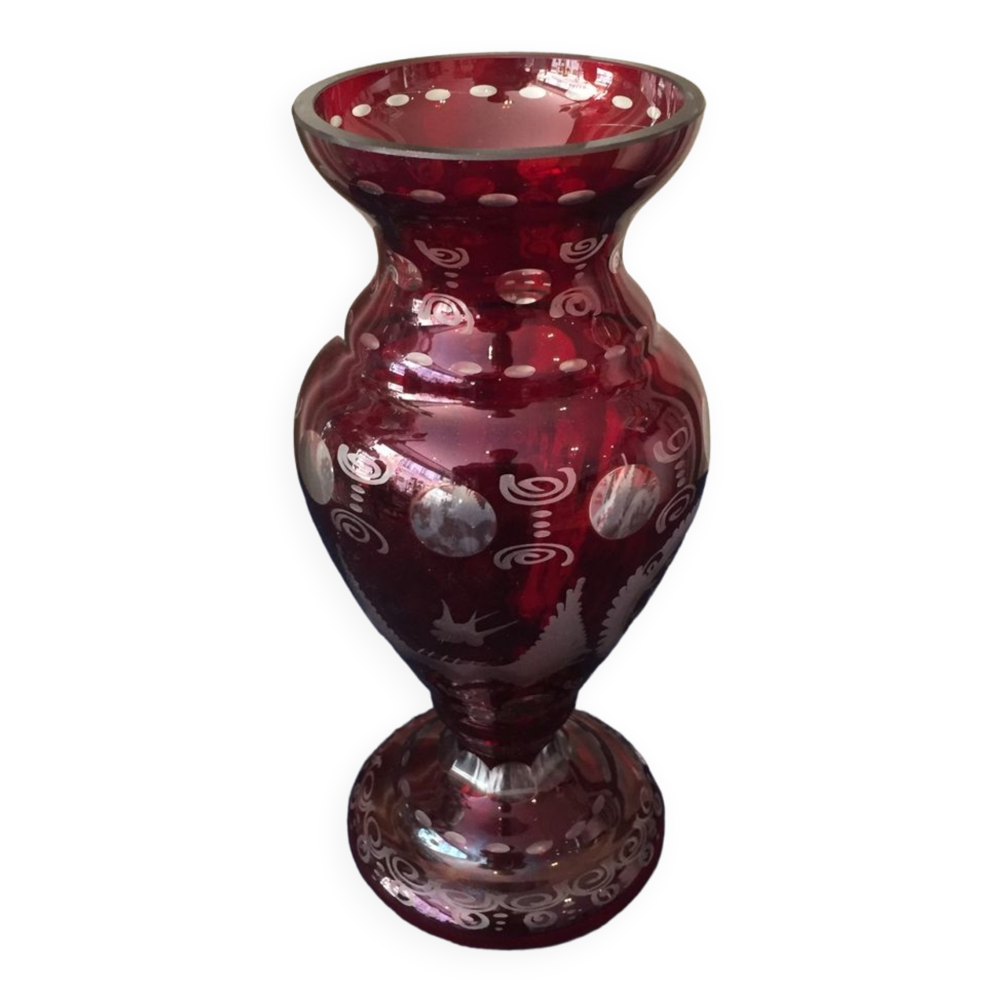 Burgundy burgundy bohemian glass vase tranparent and grave