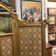 Paravent en bois doré décoré dans le style Louis XVI, orné de têtes de bélier.