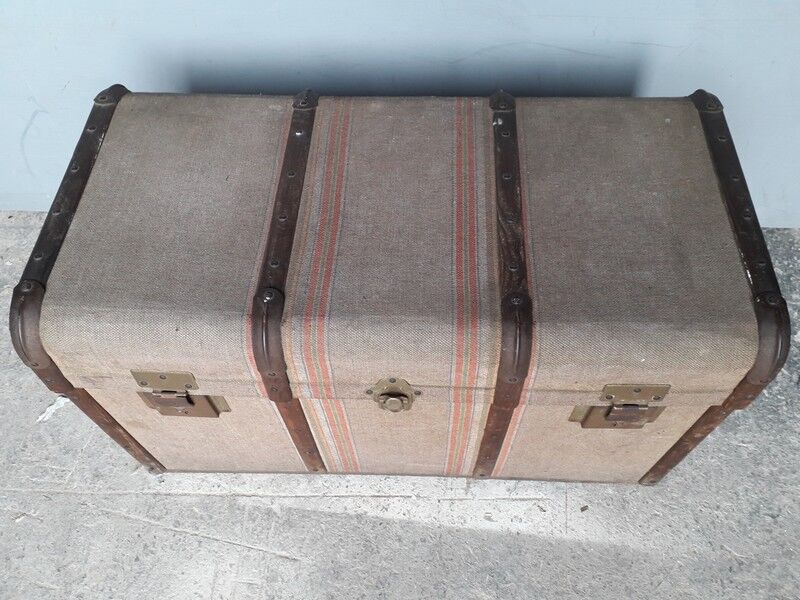 Travel malle in wood and canvas