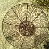 Free-standing fruit basket