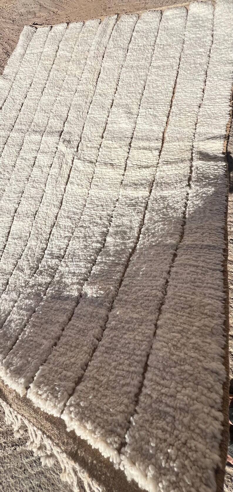 Tapis bérbere fait main traditionnelle taille 2/3 m