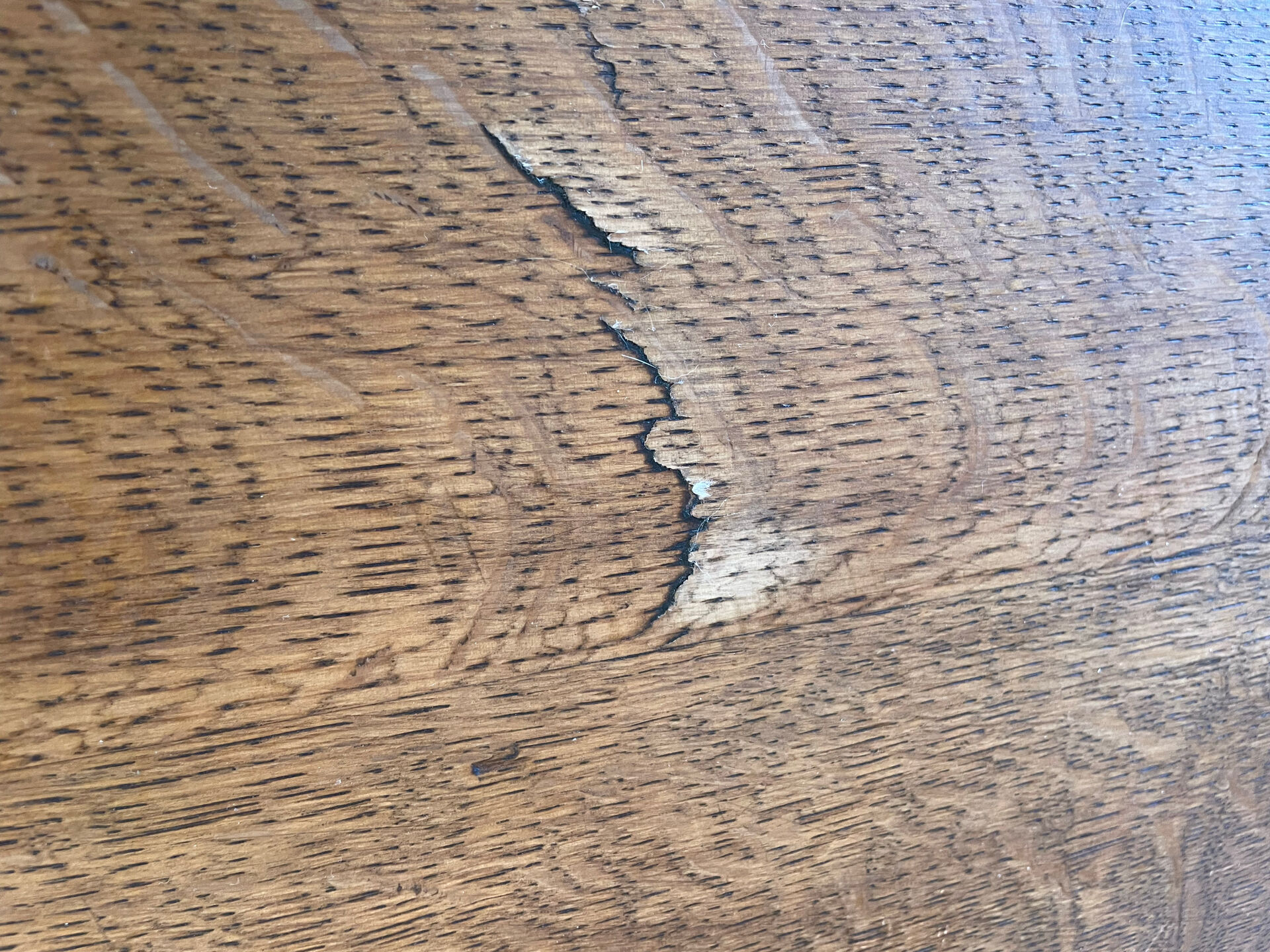 Curved chest of drawers