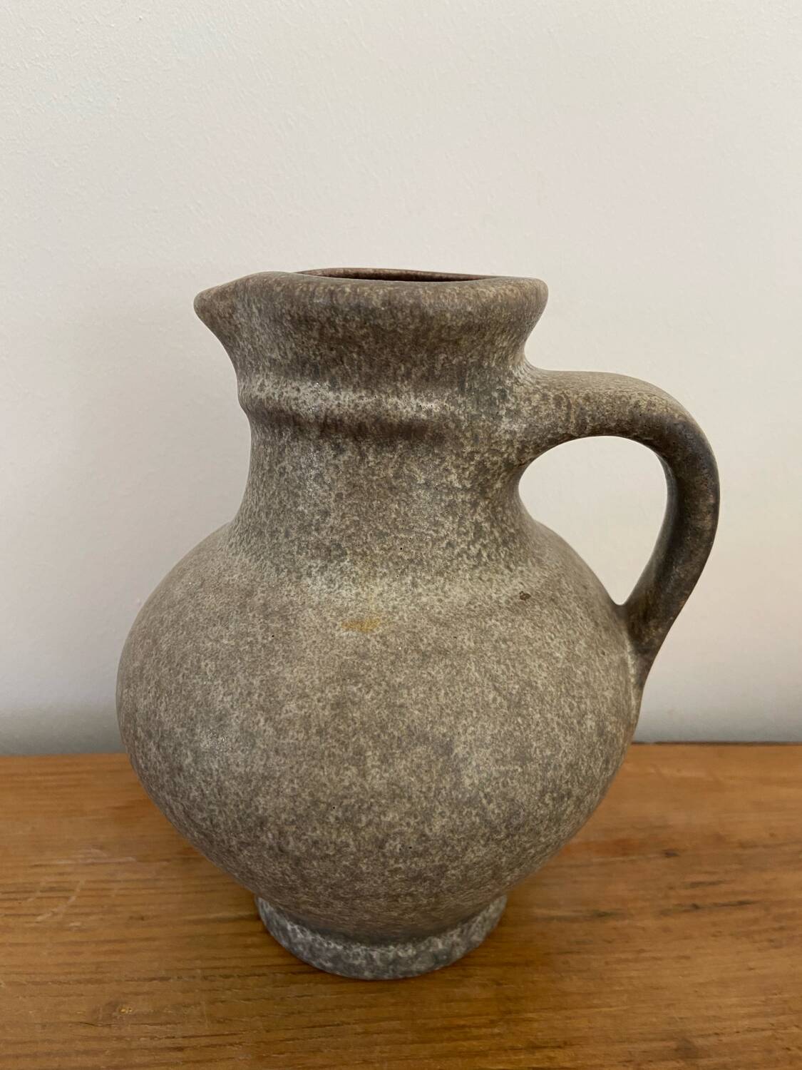 Ancient pitcher signed Wormser Terra Sigillata