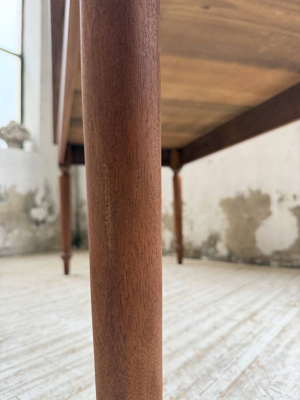 Turned leg cherry table 160cm