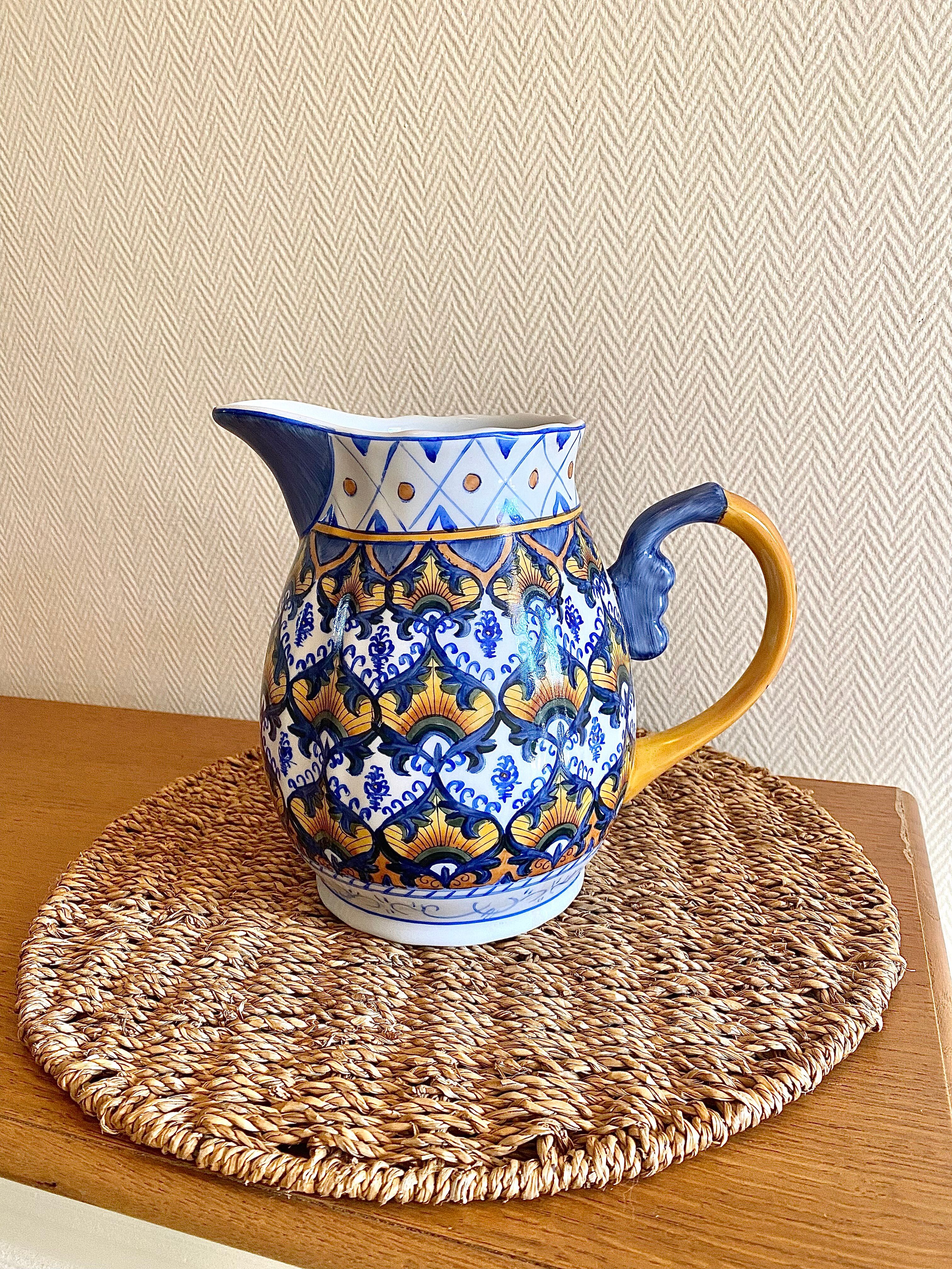 Carafe en faïence majolique decor méditerranéen