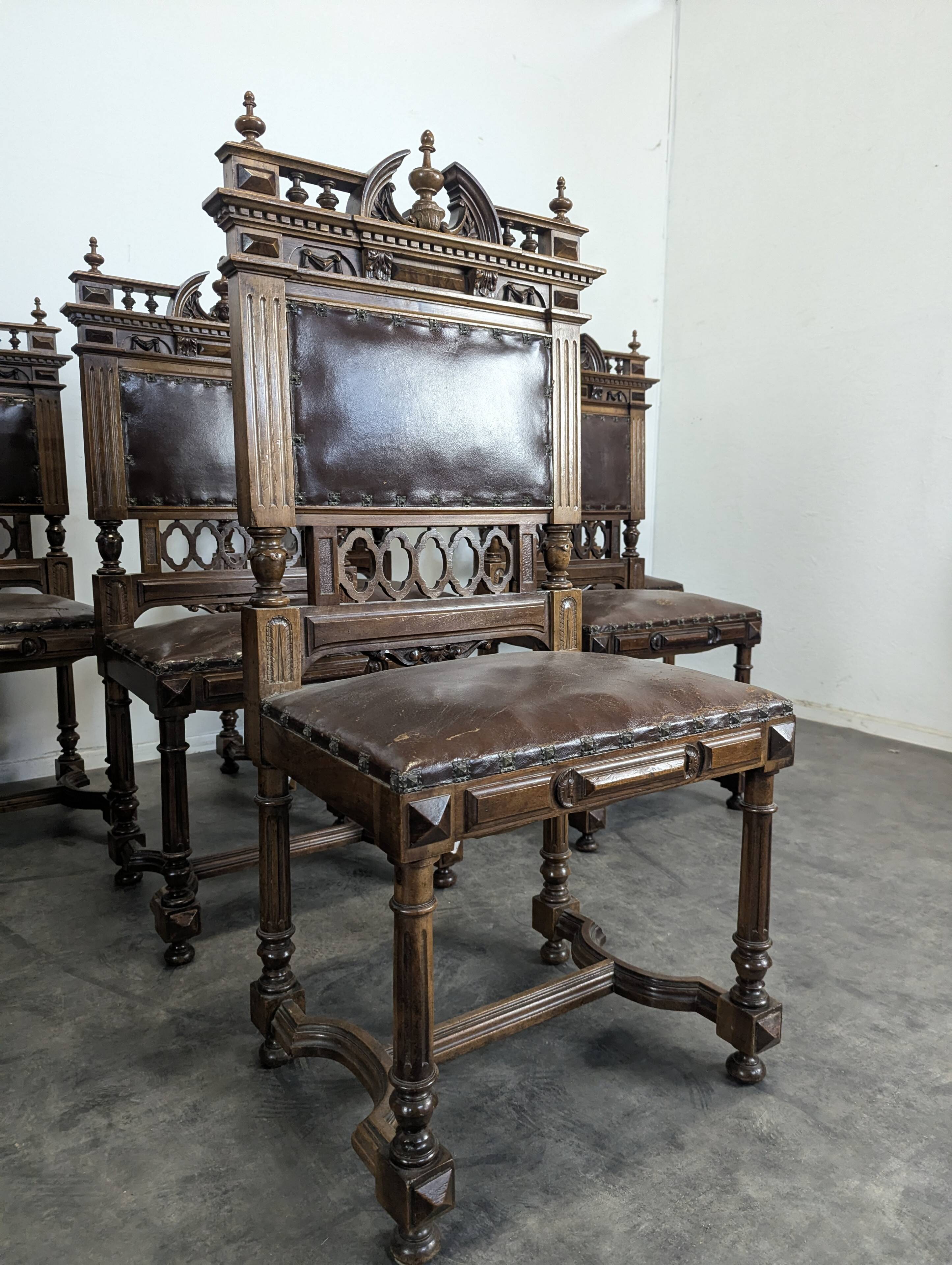 8 Renaissance-style chairs in solid walnut