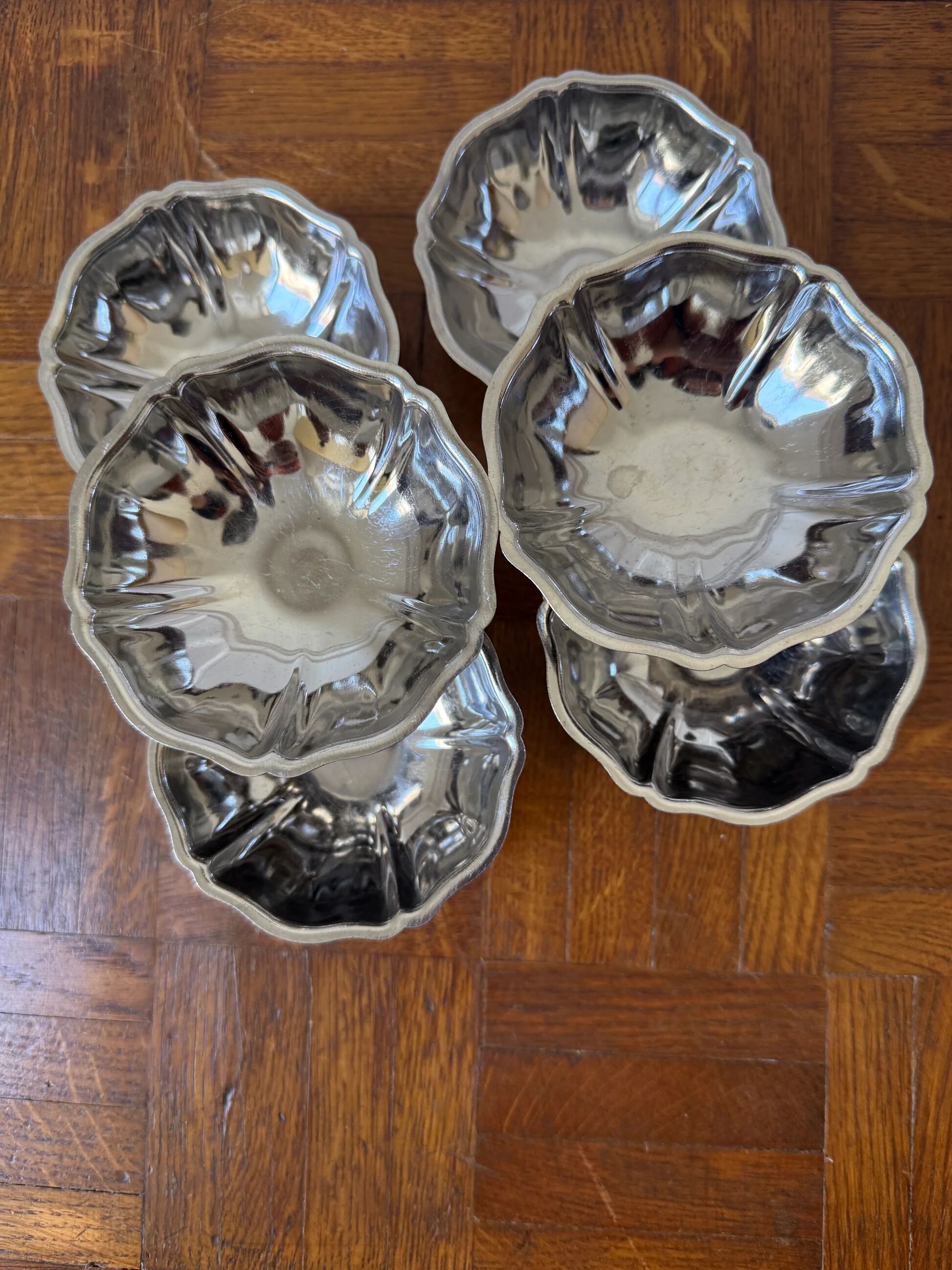 Set of 6 stainless steel bowls