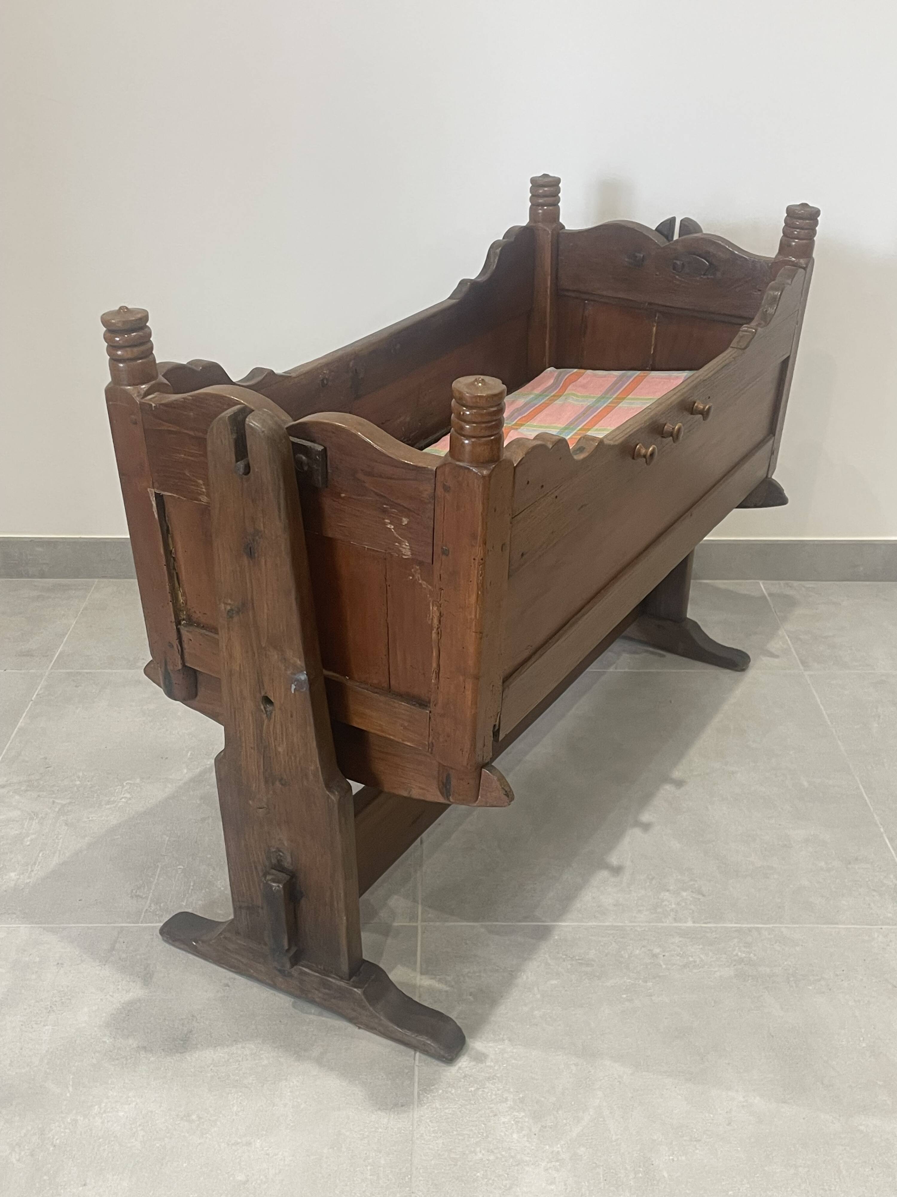 Small rocking bed 19th century