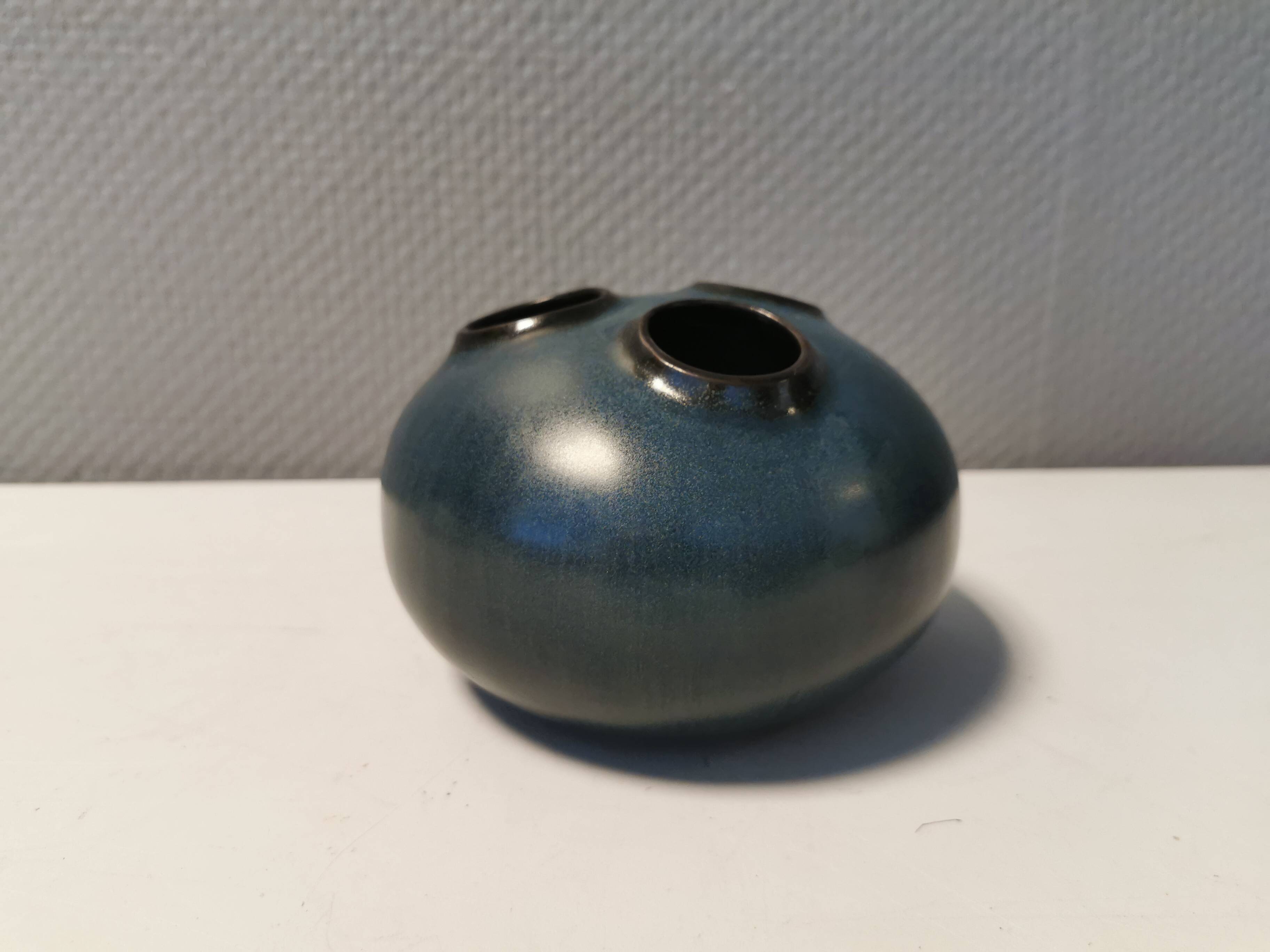 Vase by Kirsten Günther for Knabstrup Denmark. Model Trio
