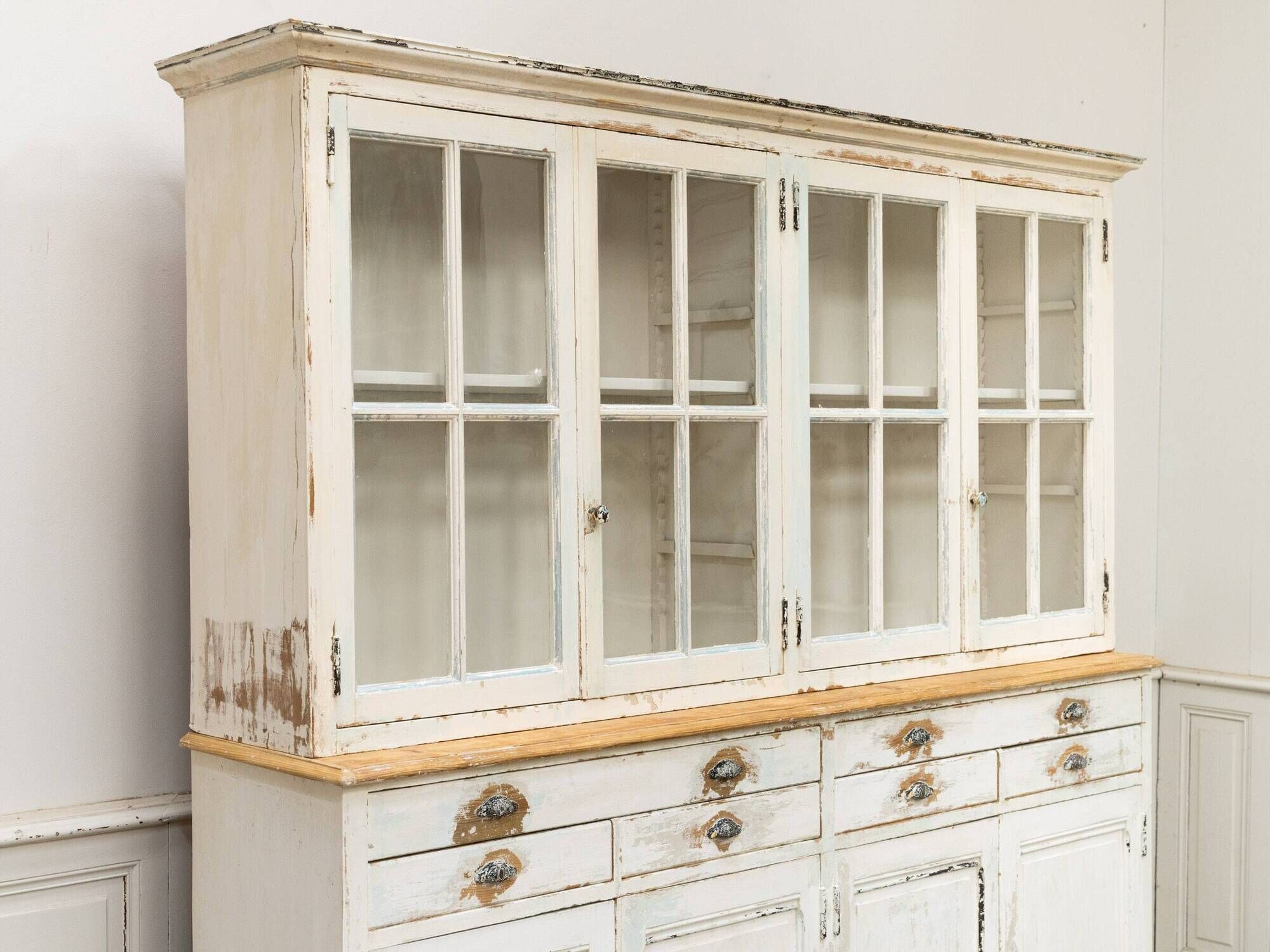 Very large antique pine dresser, 1950, beautiful original patina.