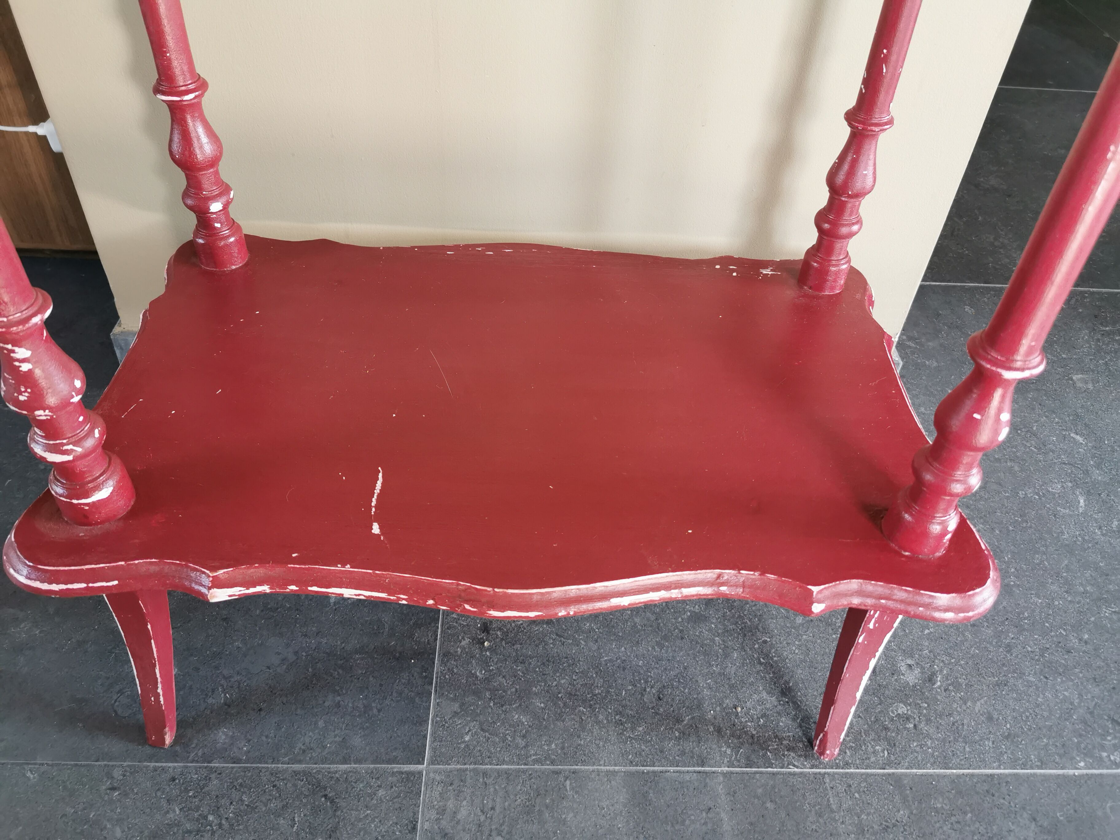 Guéridon old Basque red patina