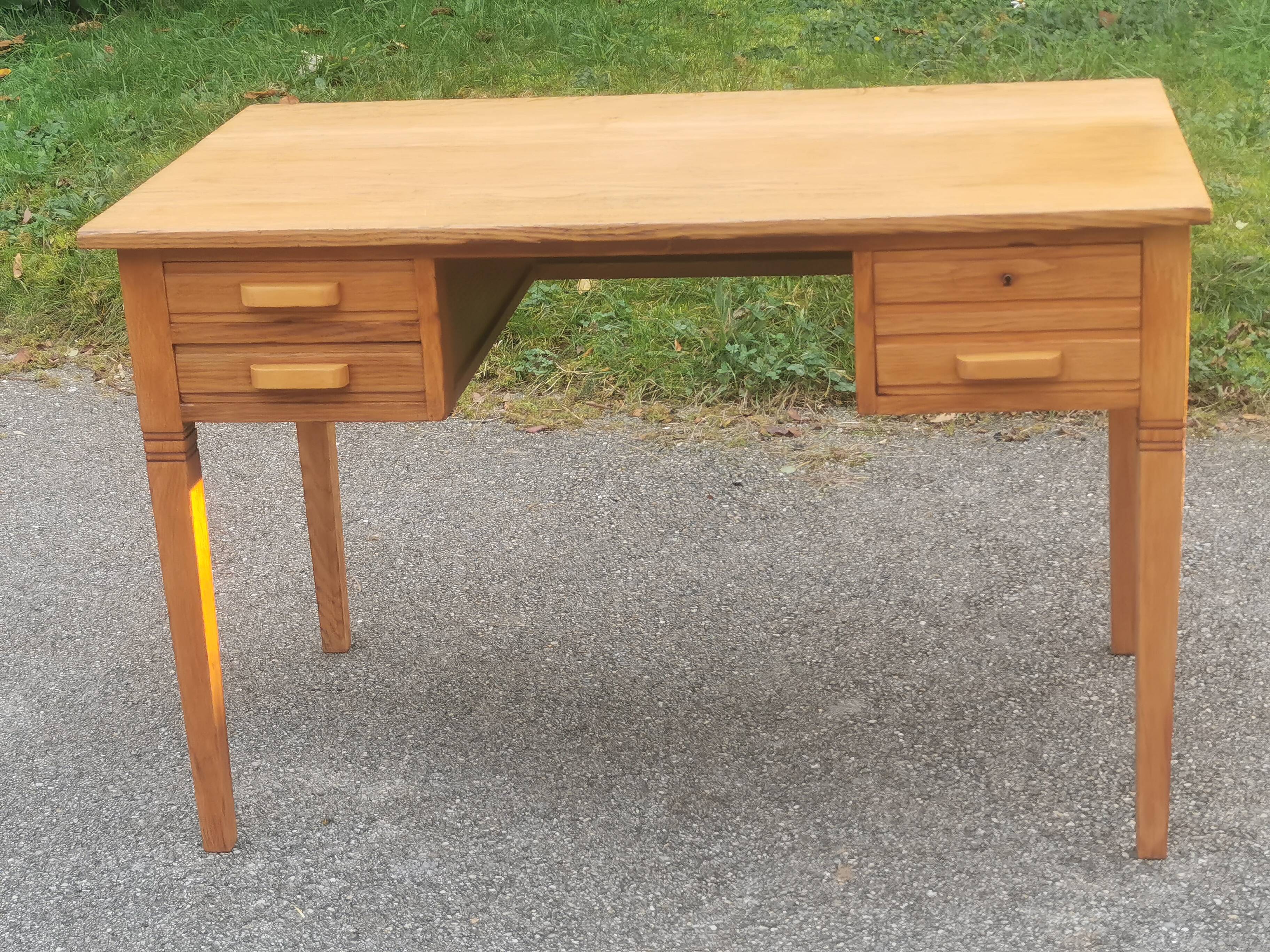 Antique wooden desk with 3 drawers