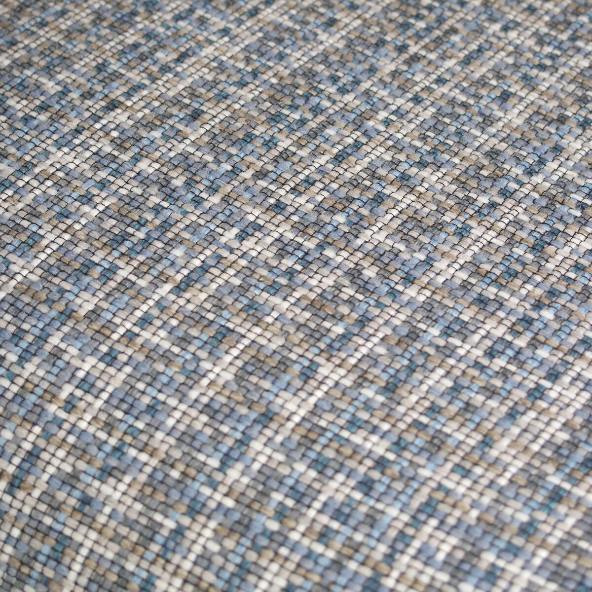 Scandinavian chair with armrests