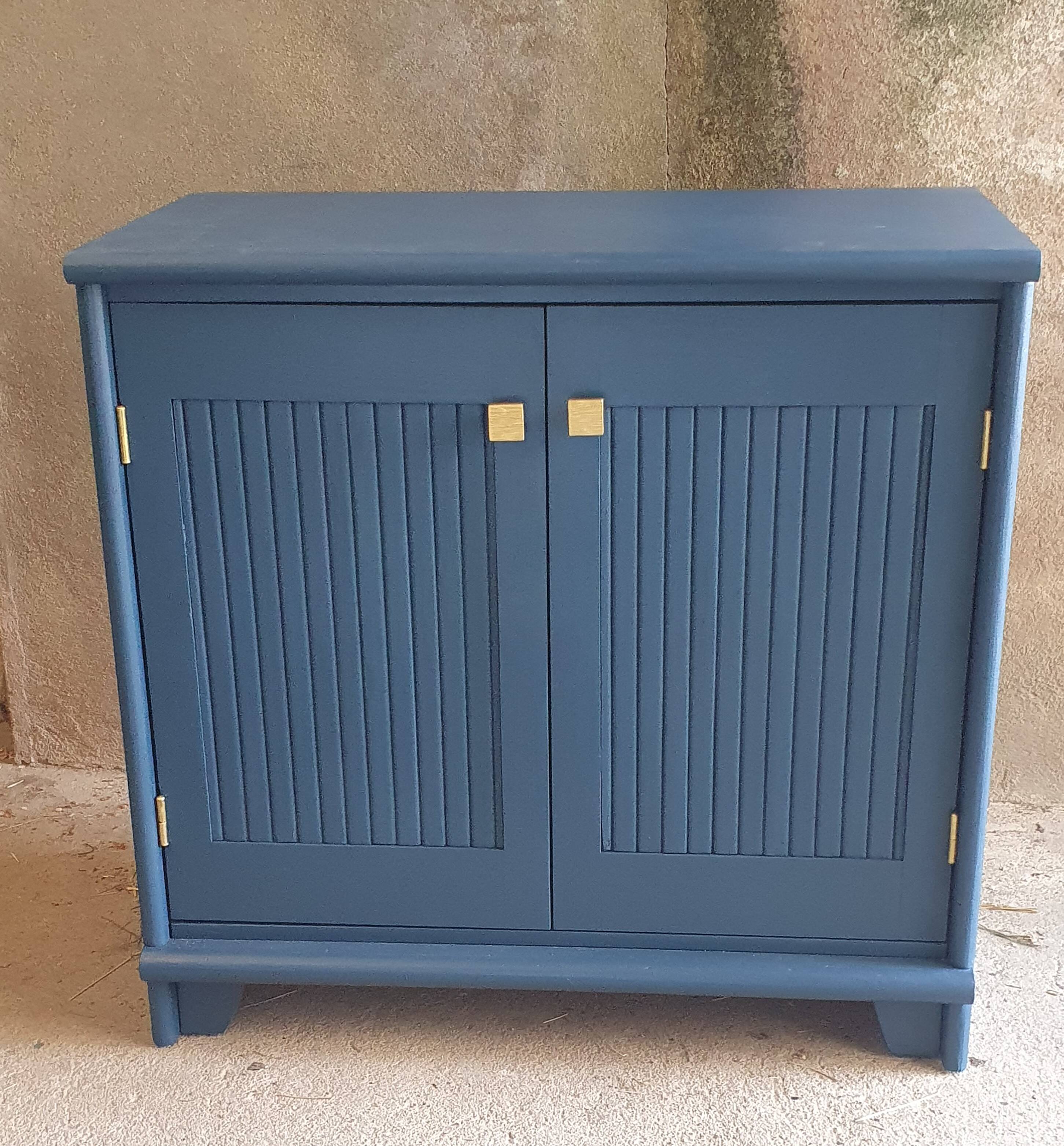 2-door chest of drawers