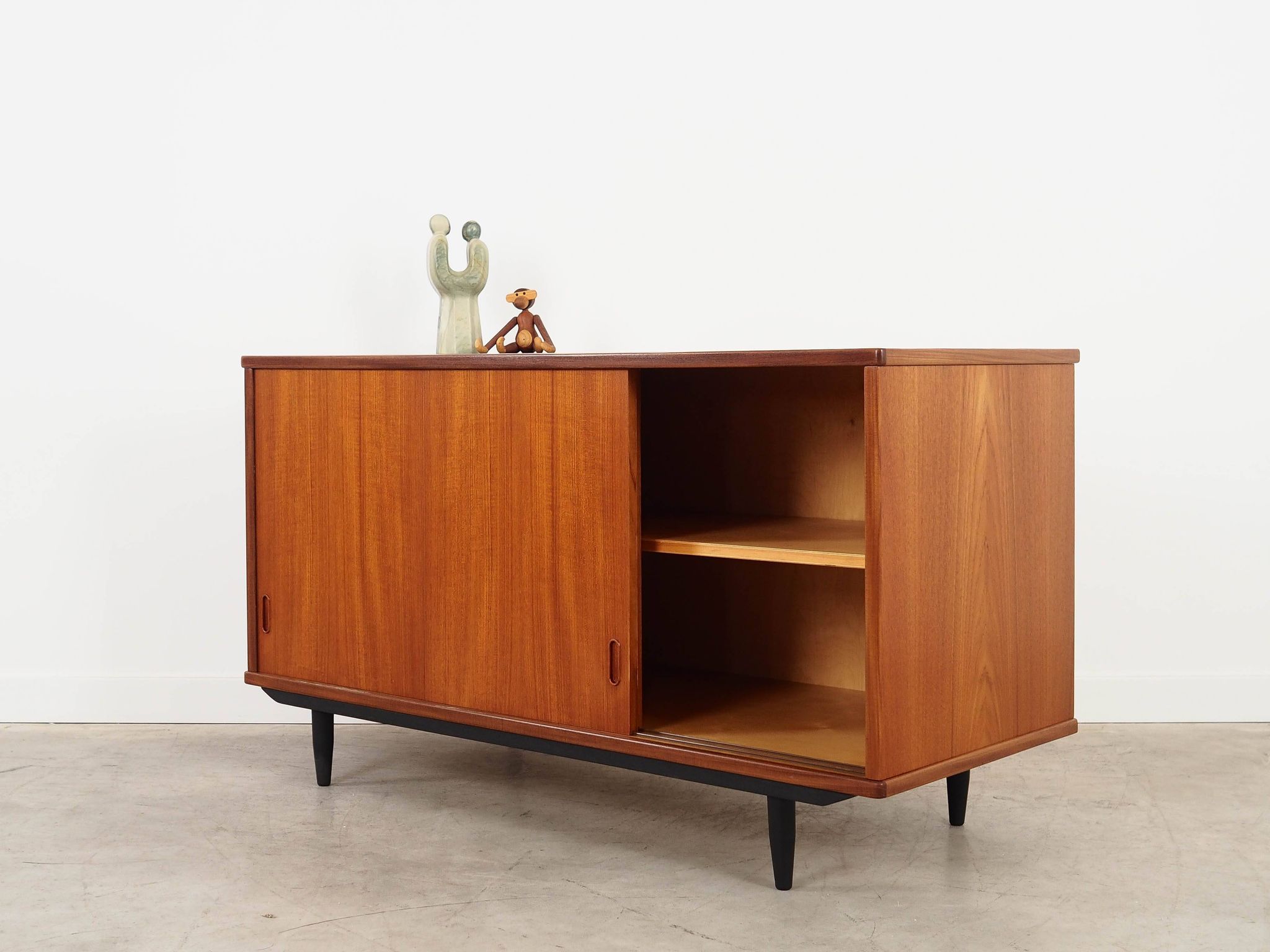 Commode, design danois, années 1970, fabriquée au Danemark