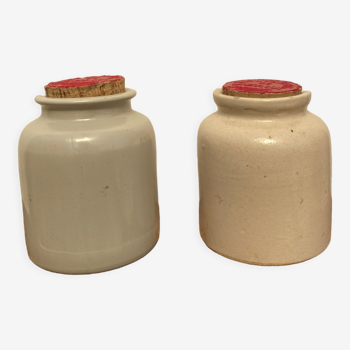 Deux anciens pots à moutarde en grès