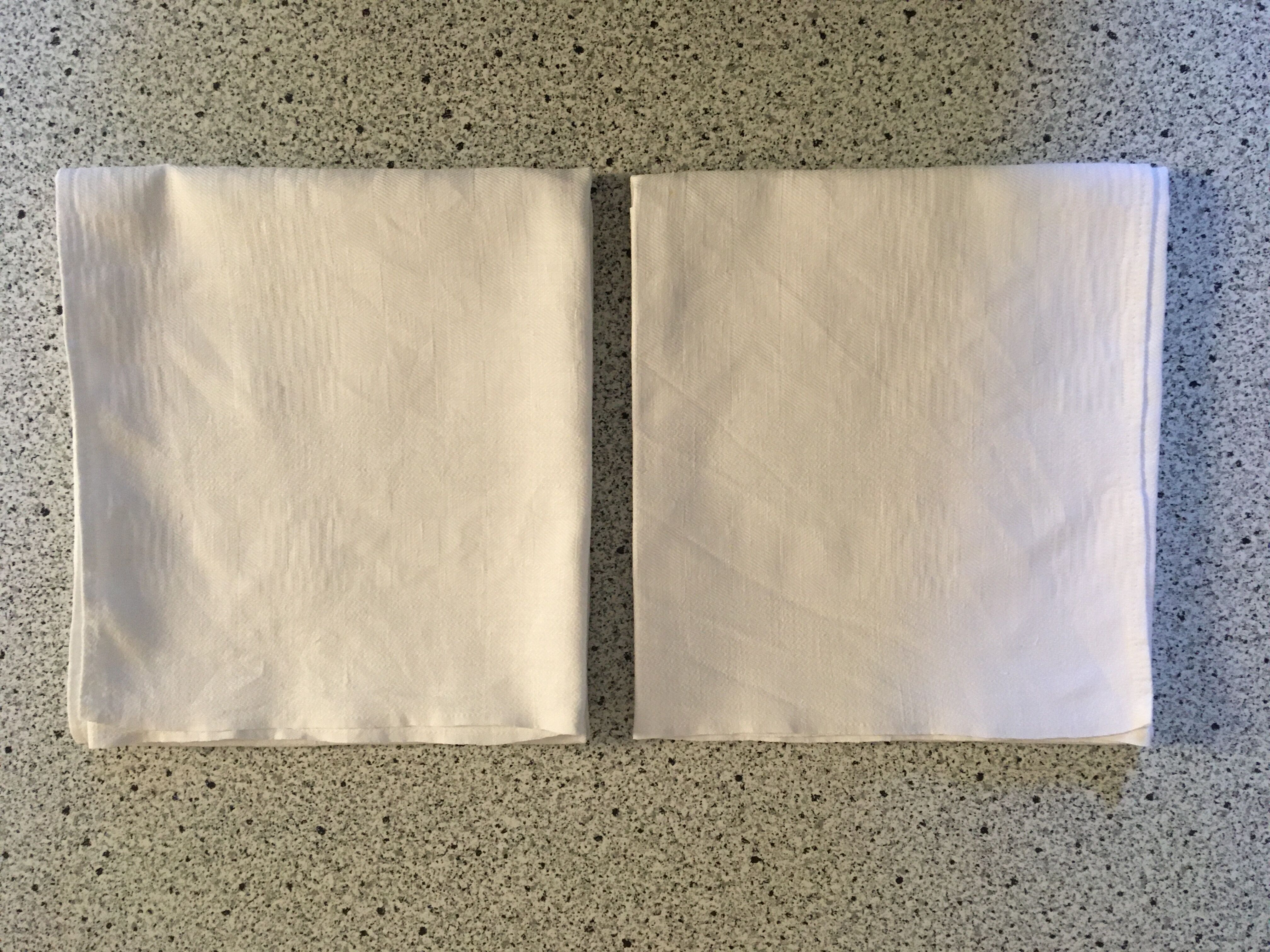 Pair of napkins 57 x 63 white damask