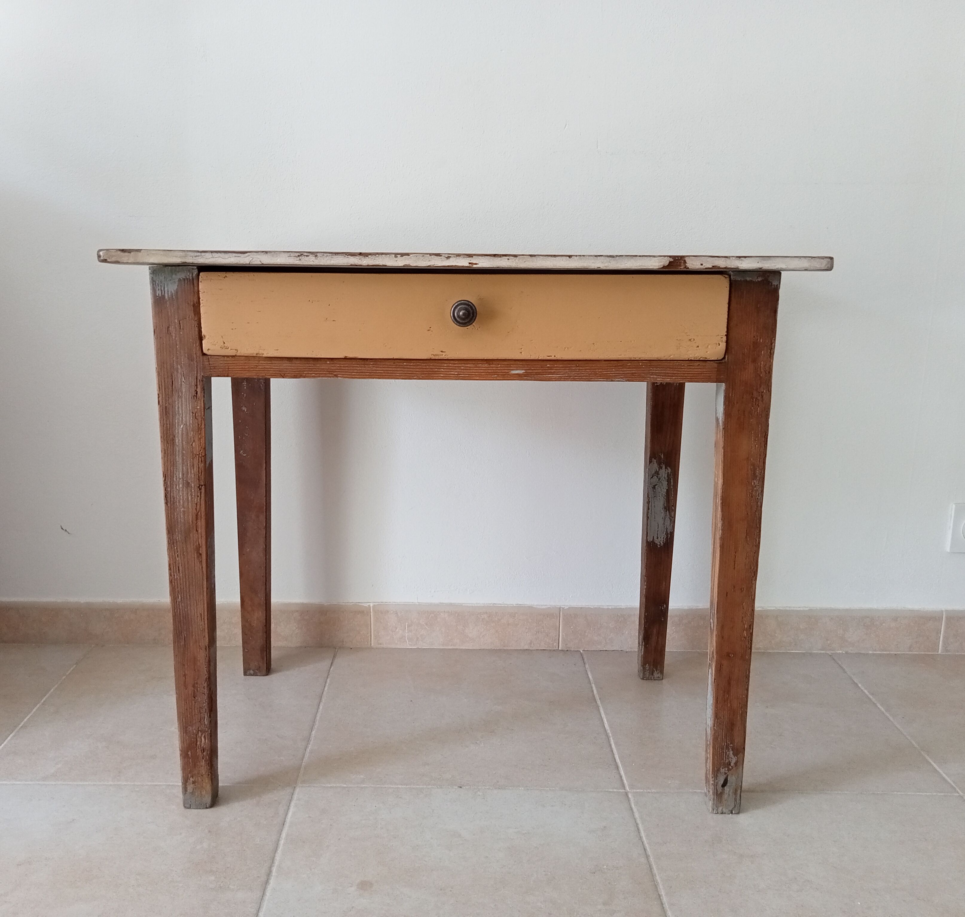 Petite table ancienne de ferme