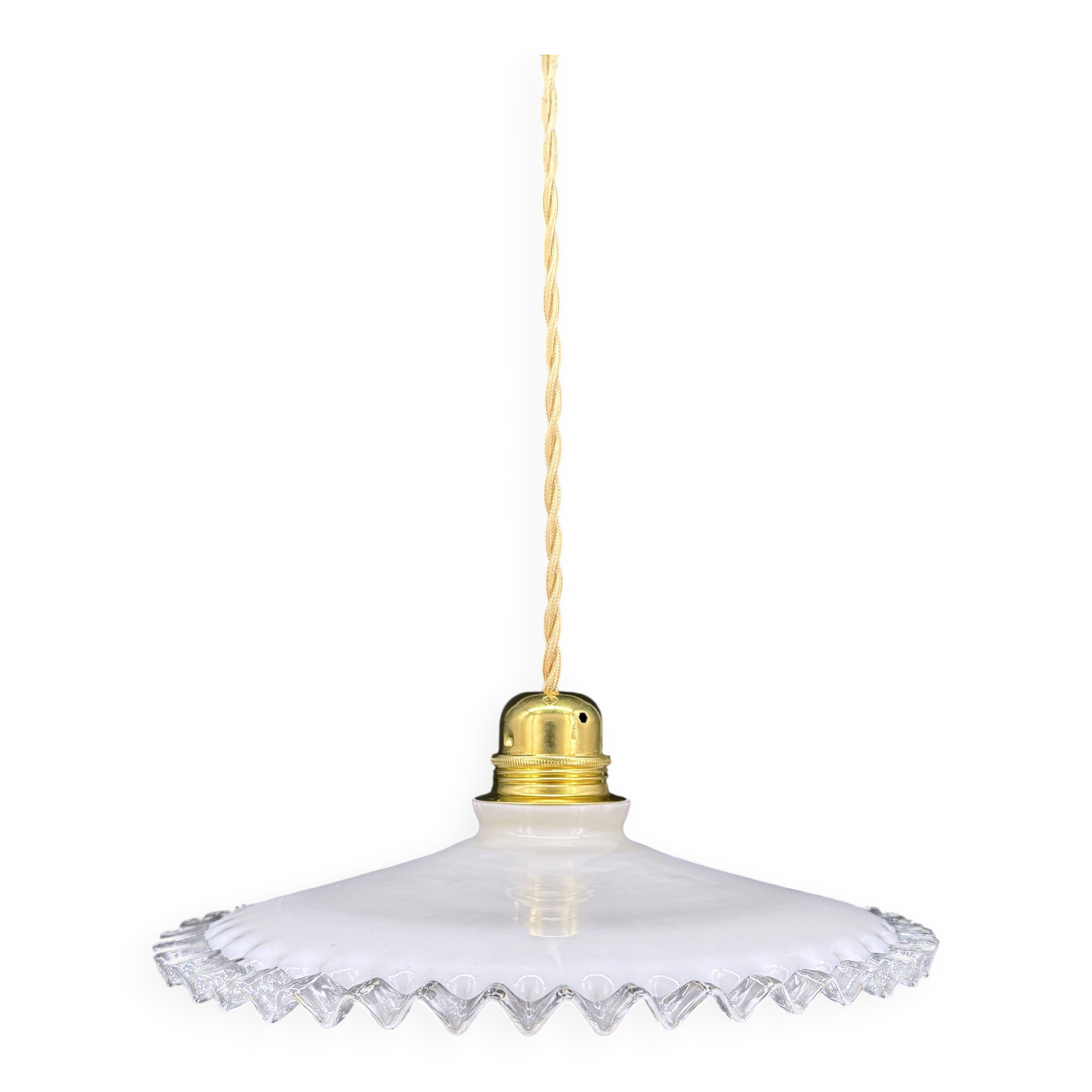 Pendant light in serrated opaline glass