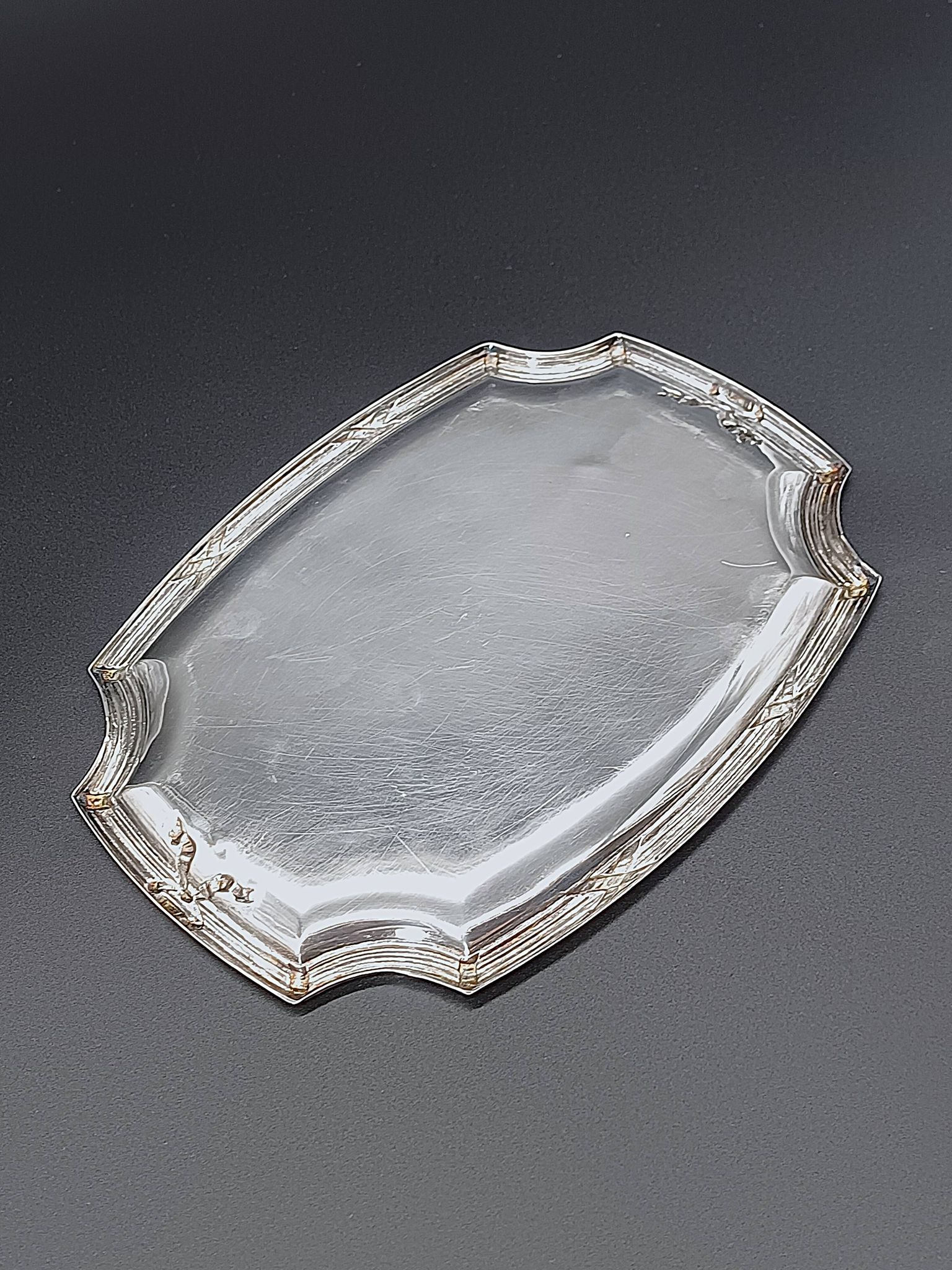 Refined small serving tray or rectangular catch-all with rounded corners.
