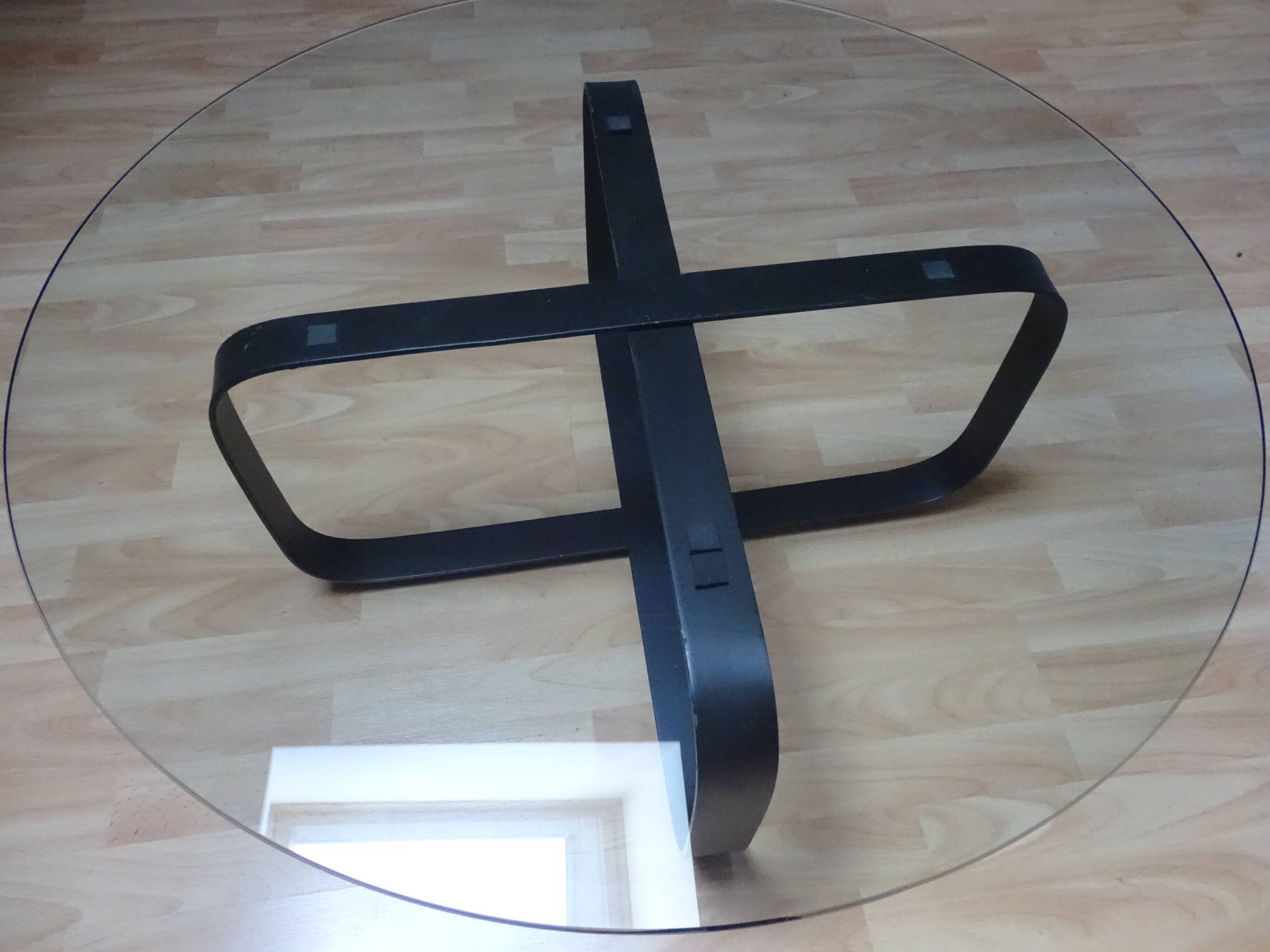 Design round glass coffee table, crossed legs