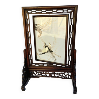 Chinese wooden table screen, decorated with feather marquetry.
